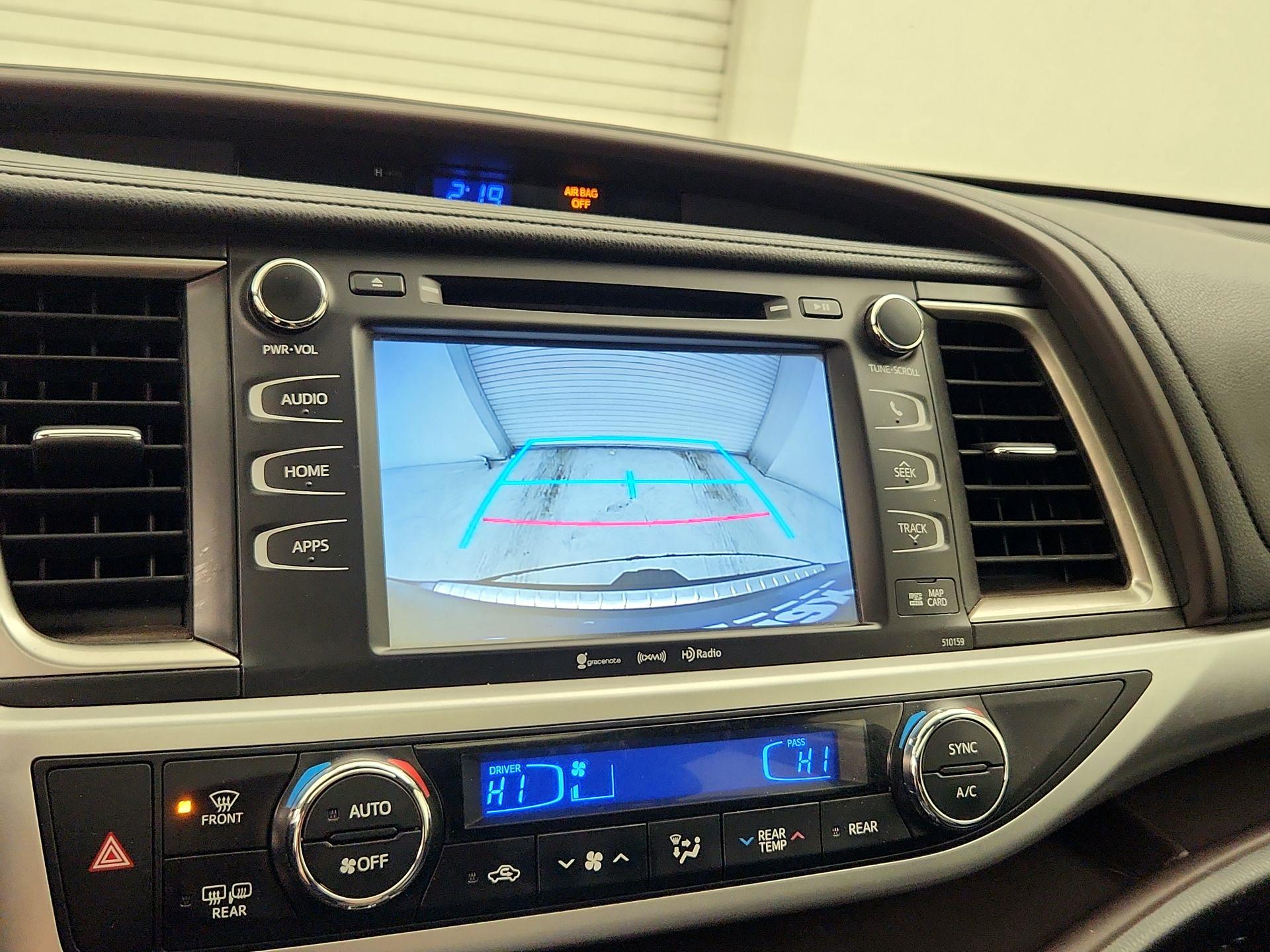 Thumbnail: 2016 Toyota Highlander - 14