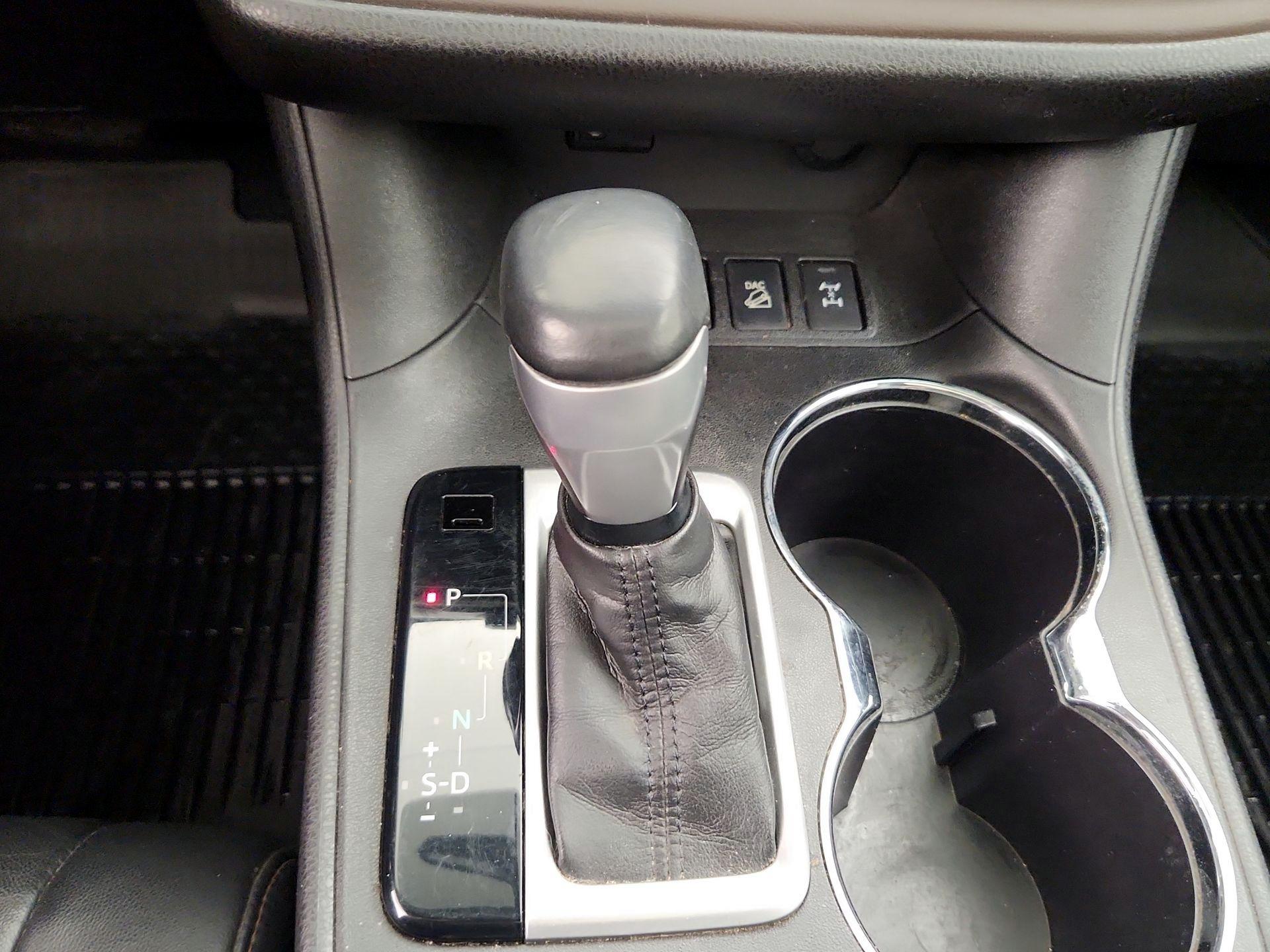 Thumbnail: 2016 Toyota Highlander - 17