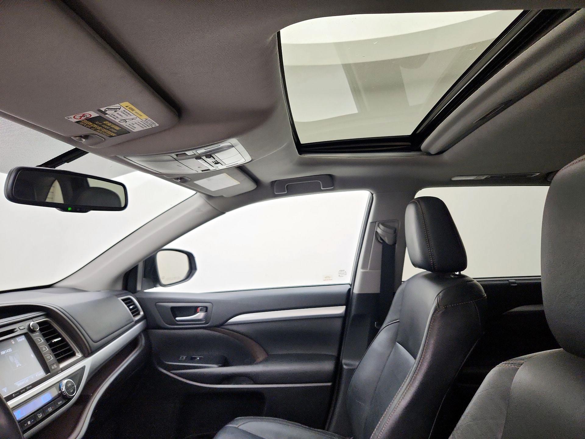 Thumbnail: 2016 Toyota Highlander - 19