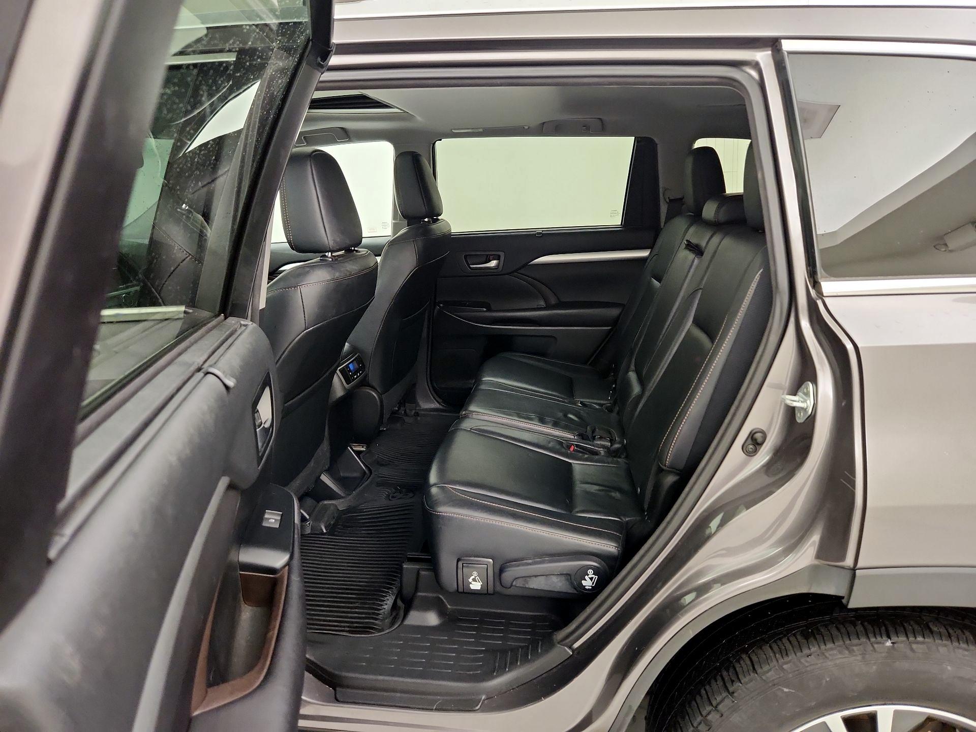 Thumbnail: 2016 Toyota Highlander - 20