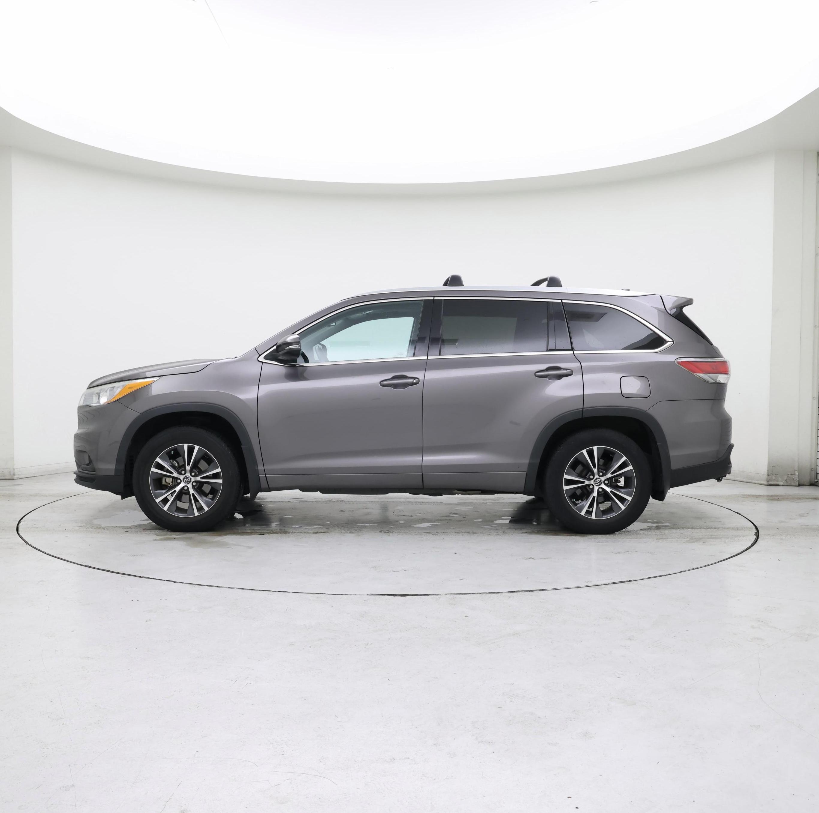 Thumbnail: 2016 Toyota Highlander - 3