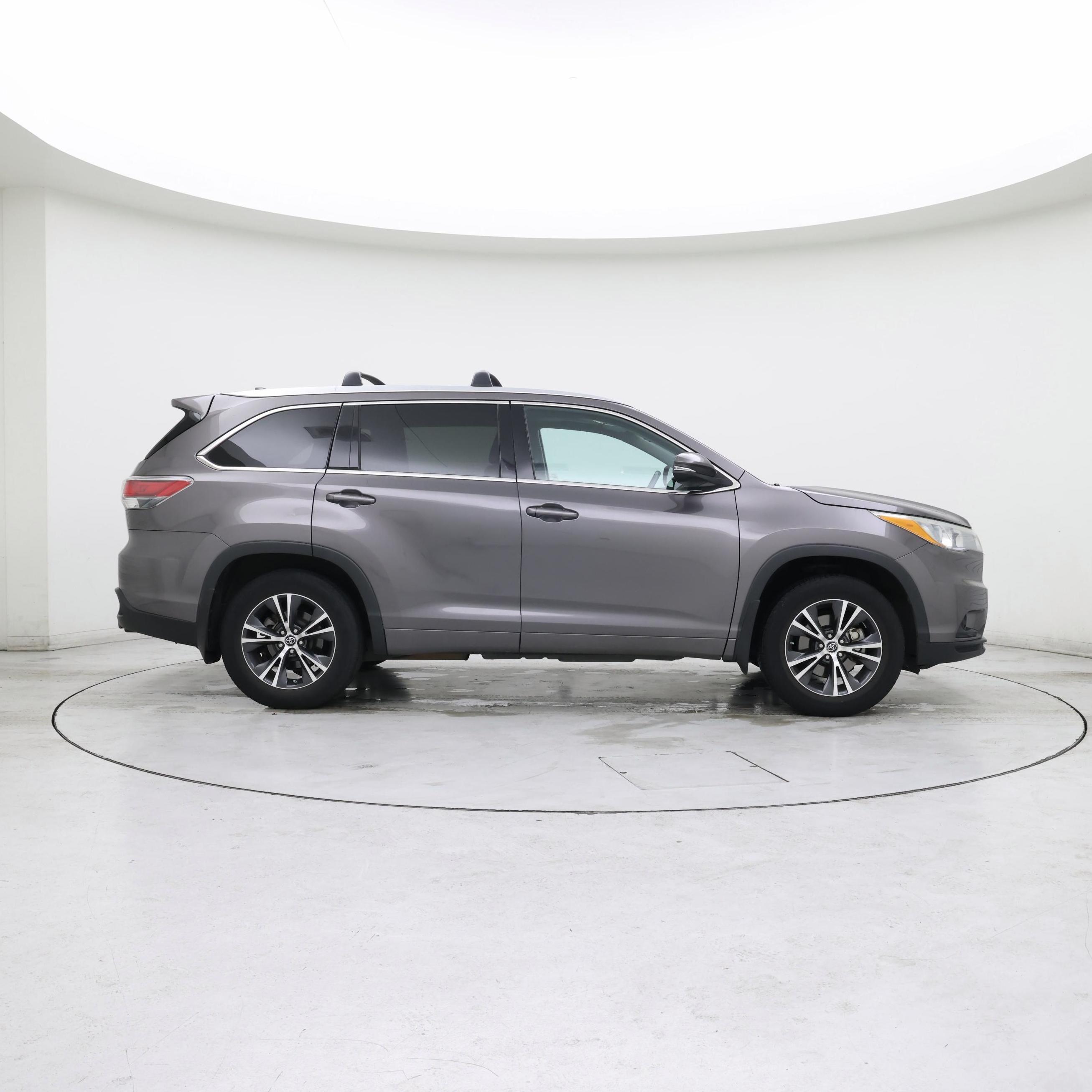 Thumbnail: 2016 Toyota Highlander - 7