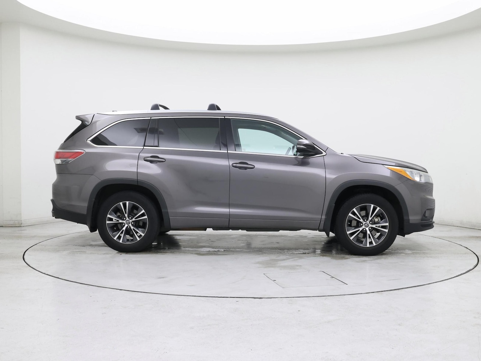 2016 Toyota Highlander XLE - Photo 8