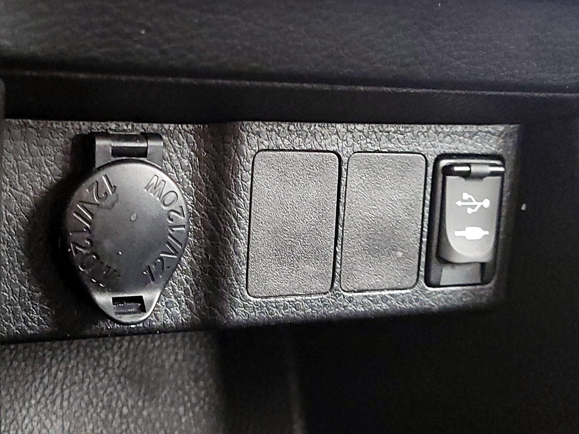 Thumbnail: 2014 Toyota Corolla - 18