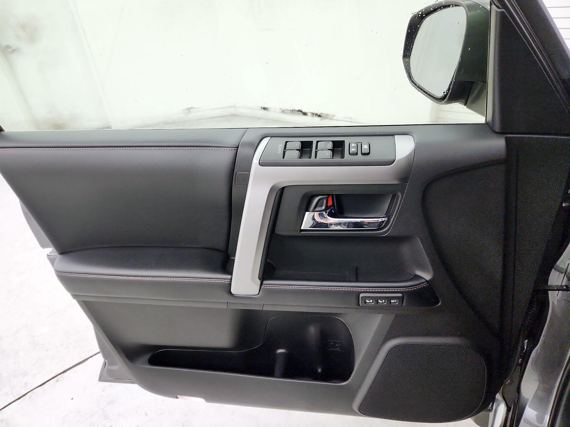 Thumbnail: 2019 Toyota 4Runner - 12