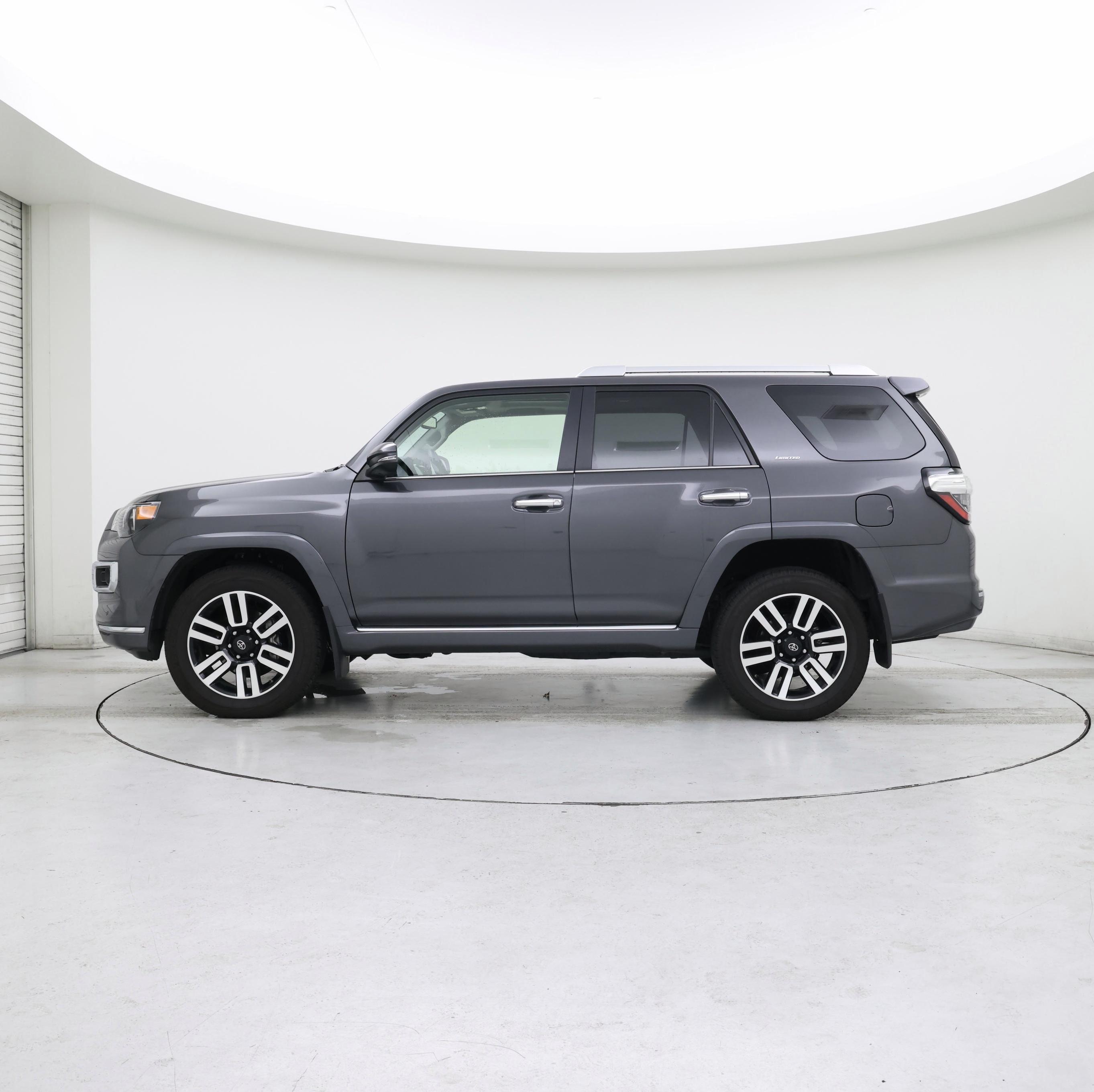 Thumbnail: 2019 Toyota 4Runner - 3