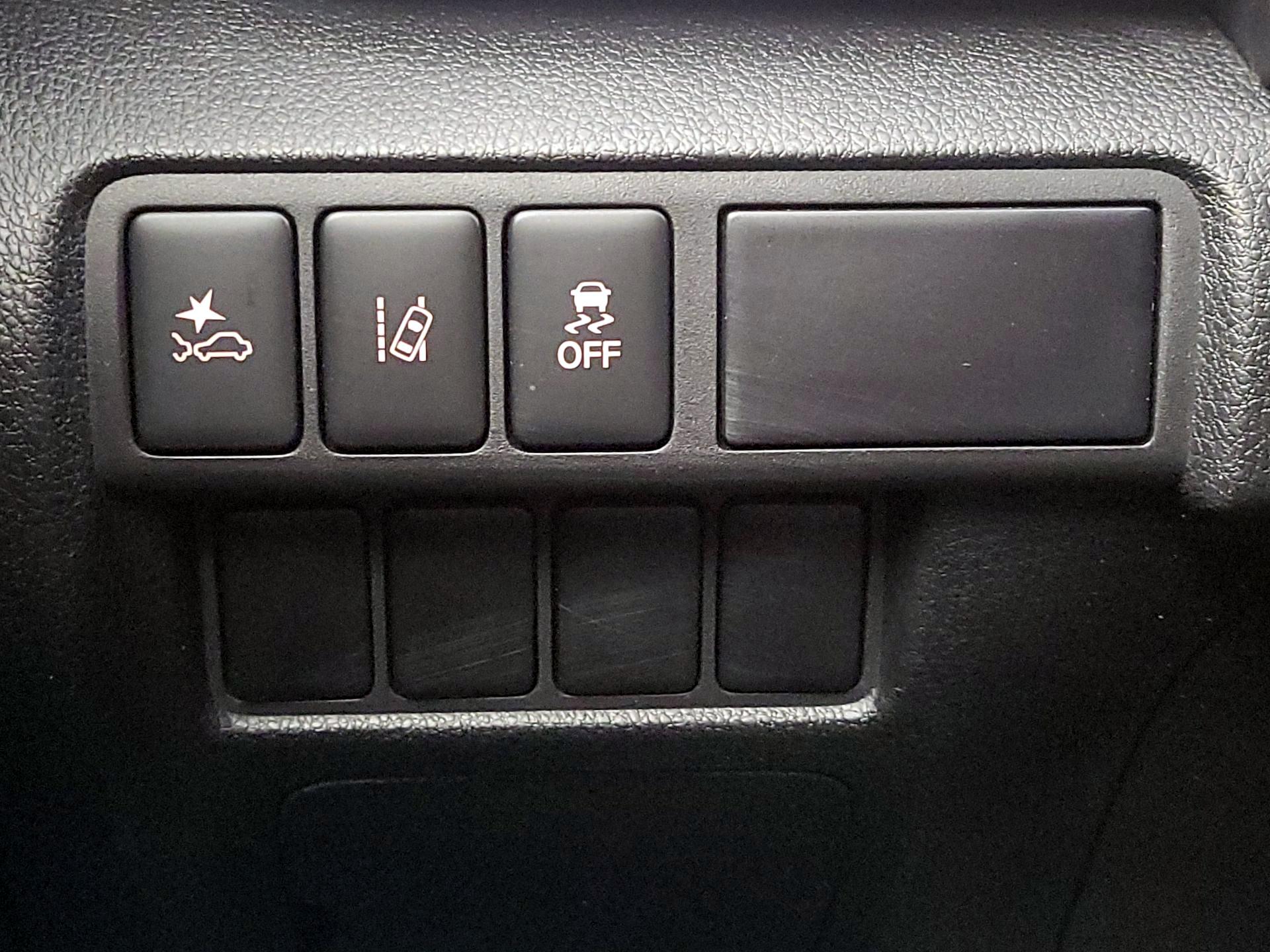 Thumbnail: 2023 Mitsubishi Eclipse Cross - 13