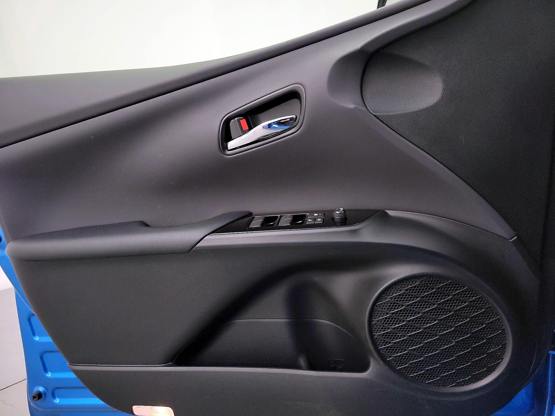 Thumbnail: 2021 Toyota Prius - 12