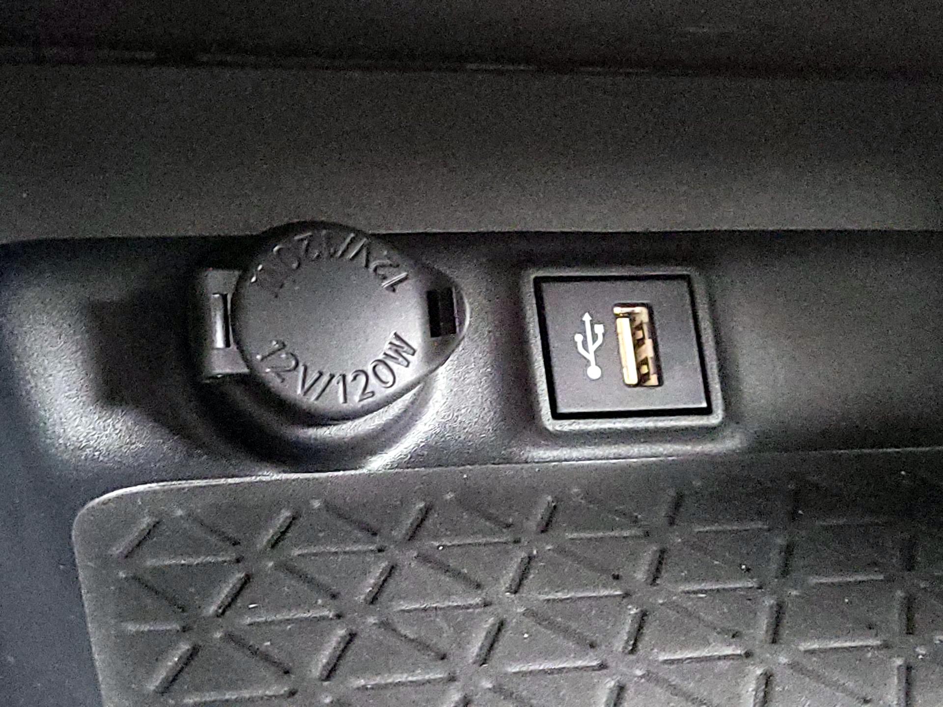 Thumbnail: 2025 Toyota RAV4 - 19