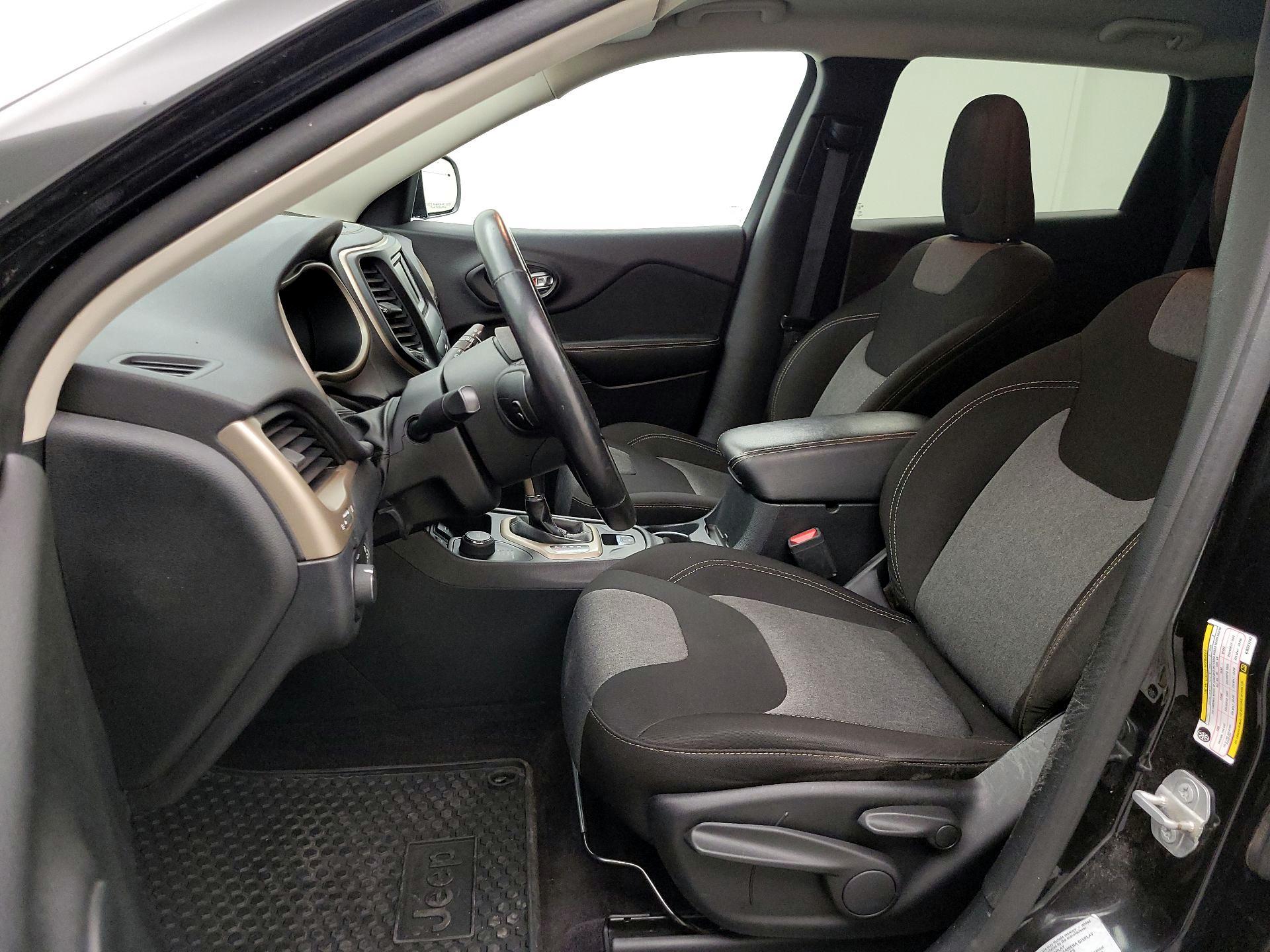 Thumbnail: 2016 Jeep Cherokee - 11