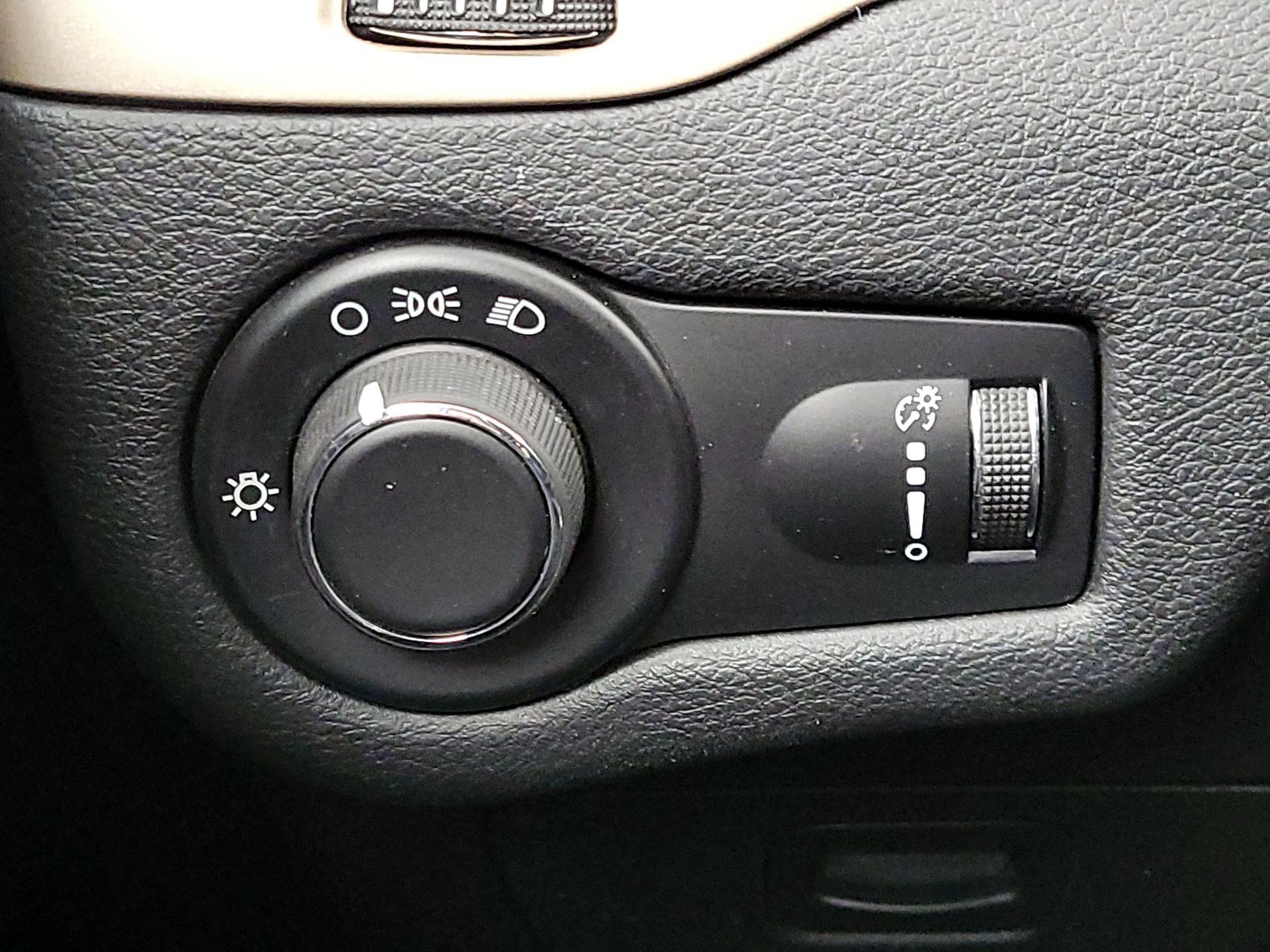 Thumbnail: 2016 Jeep Cherokee - 13