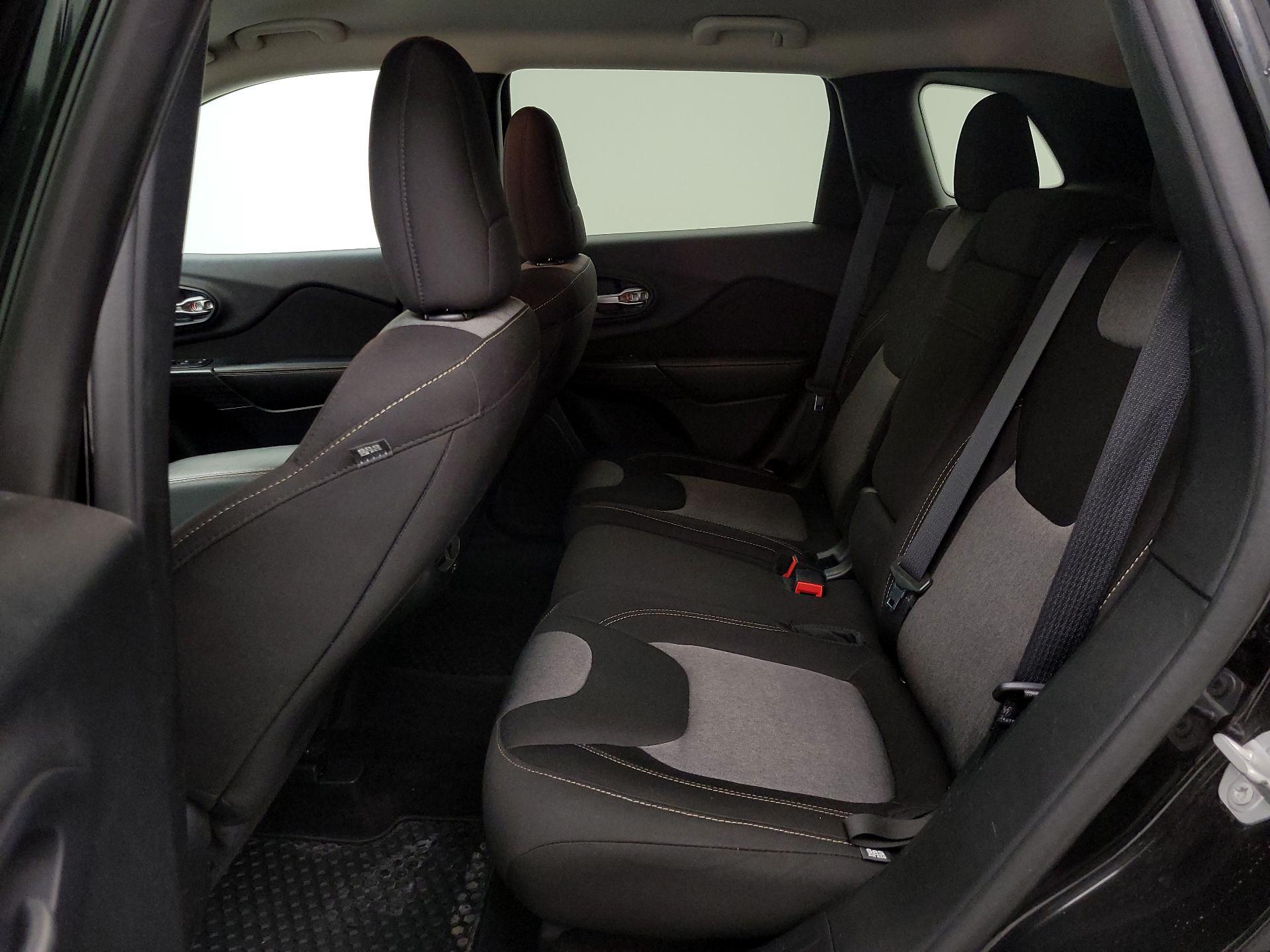 Thumbnail: 2016 Jeep Cherokee - 19