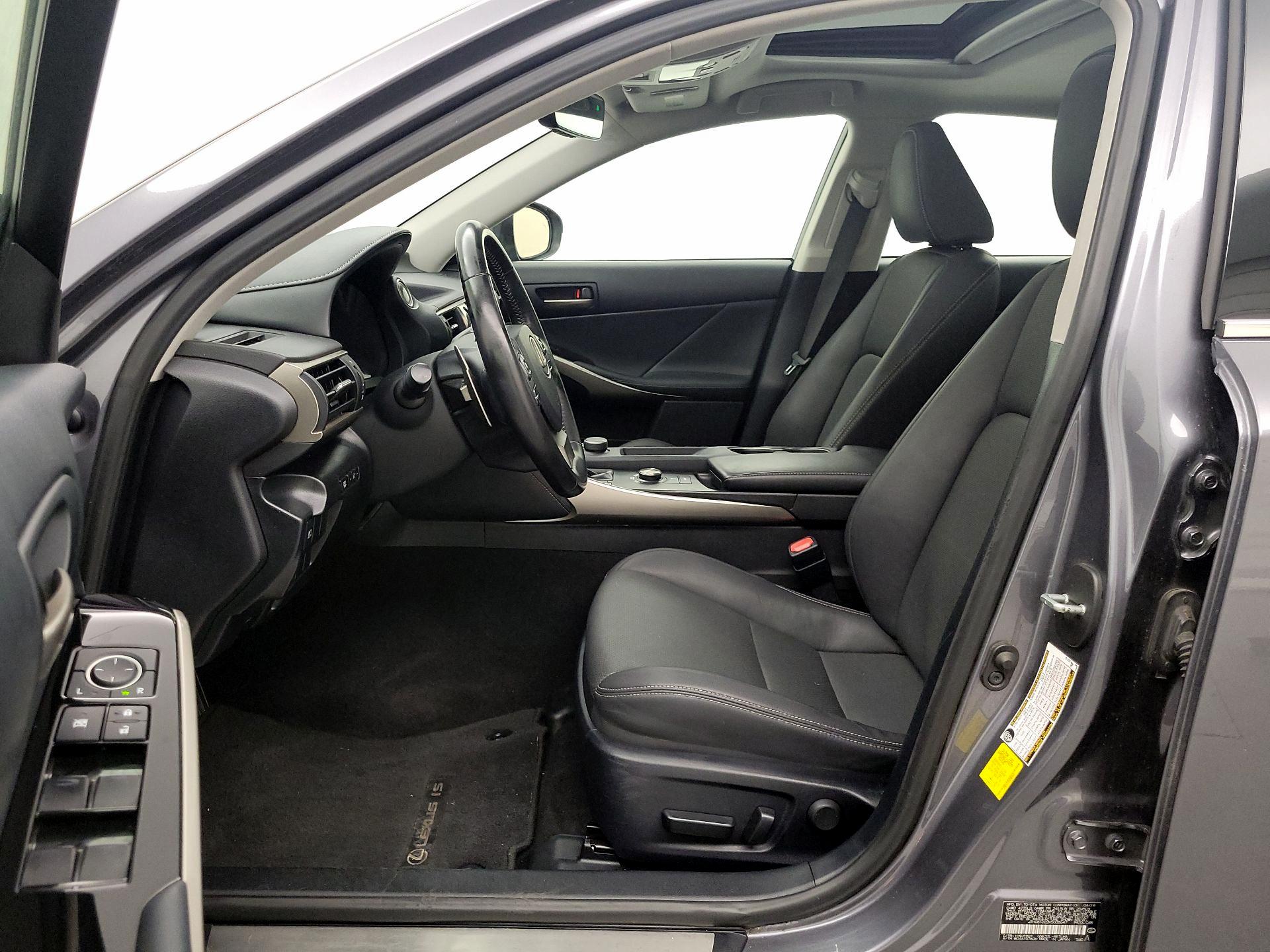 Thumbnail: 2019 Lexus IS - 11