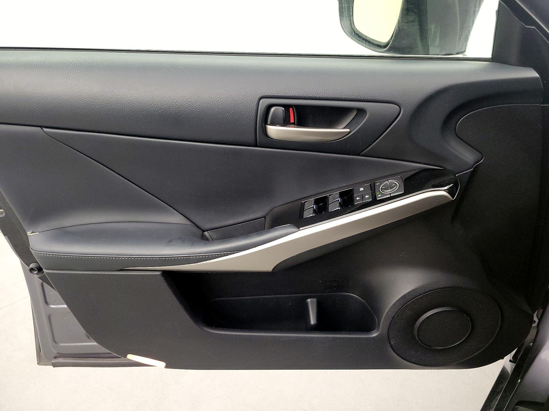 Thumbnail: 2019 Lexus IS - 12