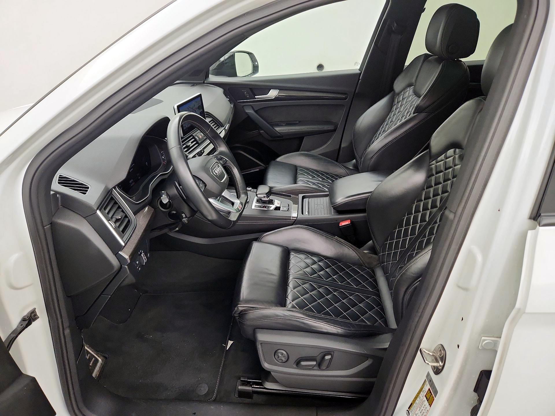 Thumbnail: 2020 Audi SQ5 - 11