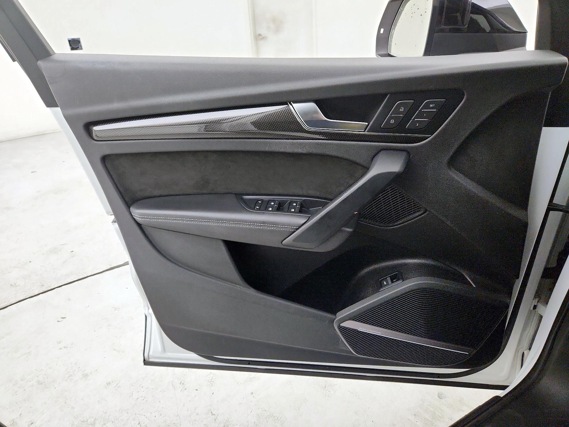 Thumbnail: 2020 Audi SQ5 - 12