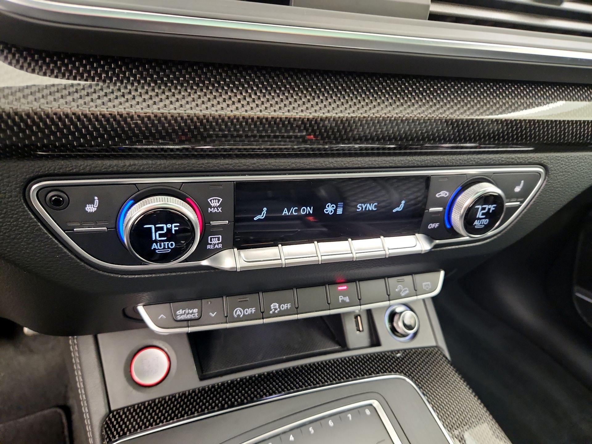 Thumbnail: 2020 Audi SQ5 - 17