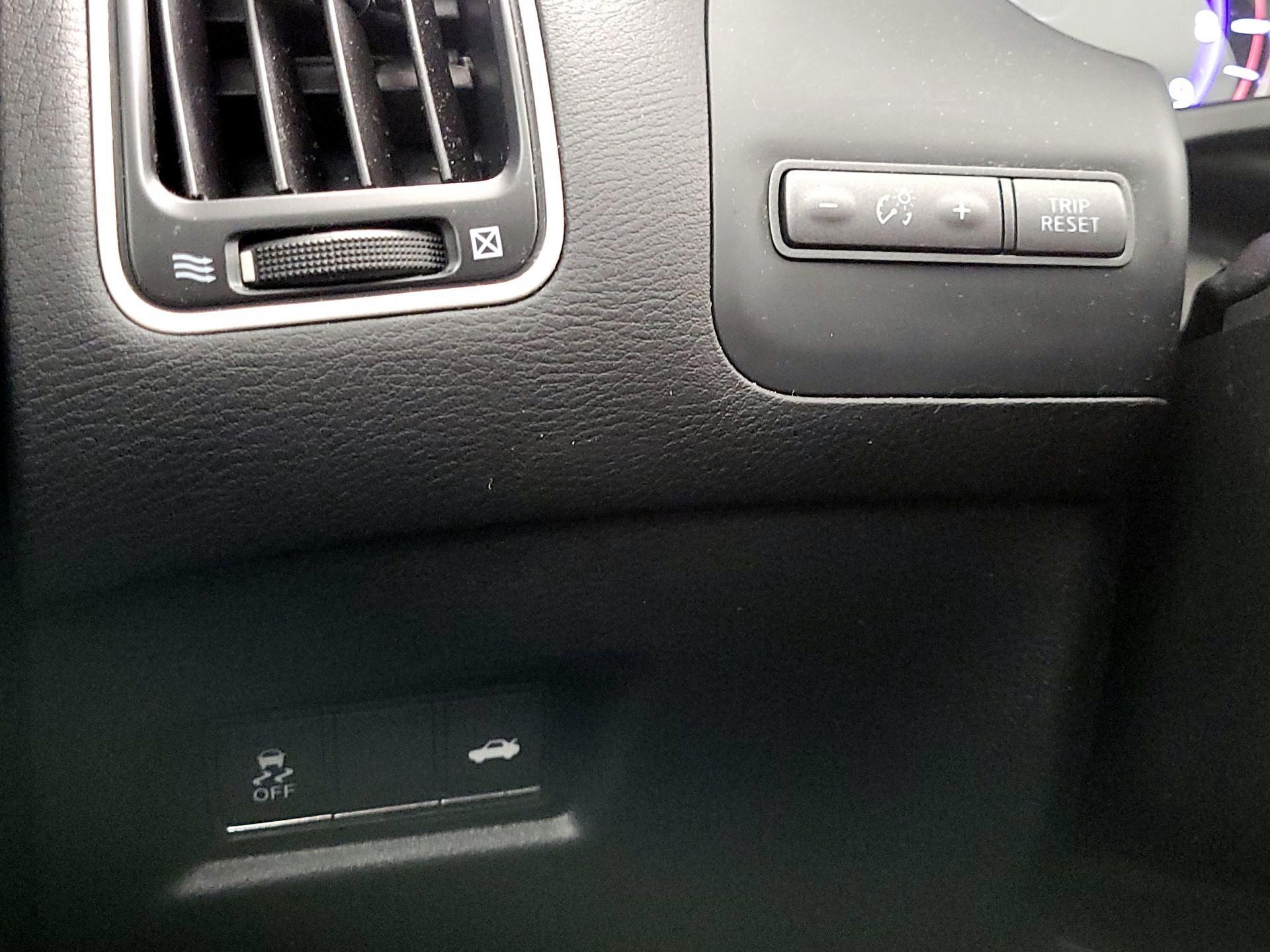 Thumbnail: 2015 INFINITI Q50 - 13