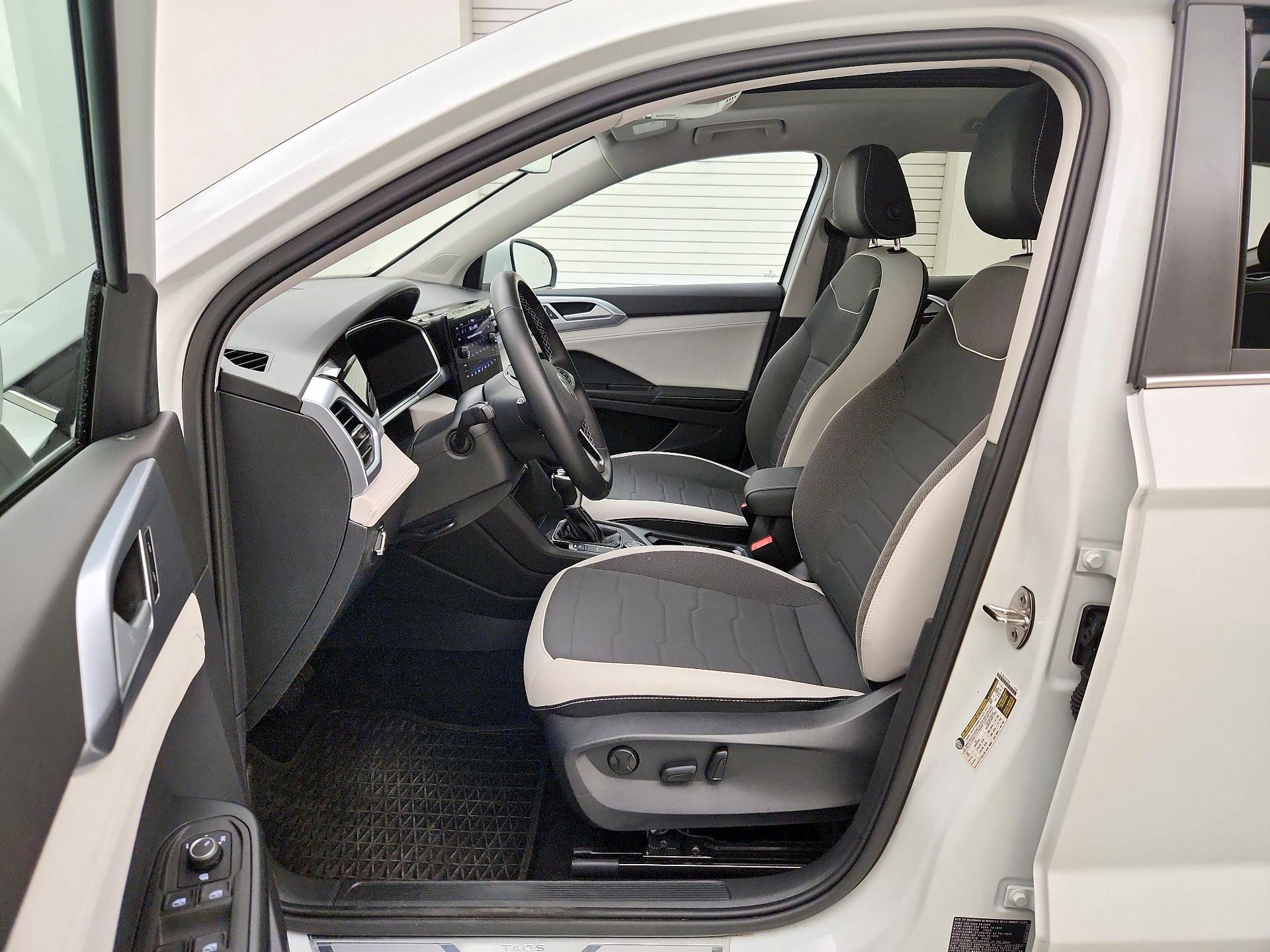 Thumbnail: 2025 Volkswagen Taos - 11