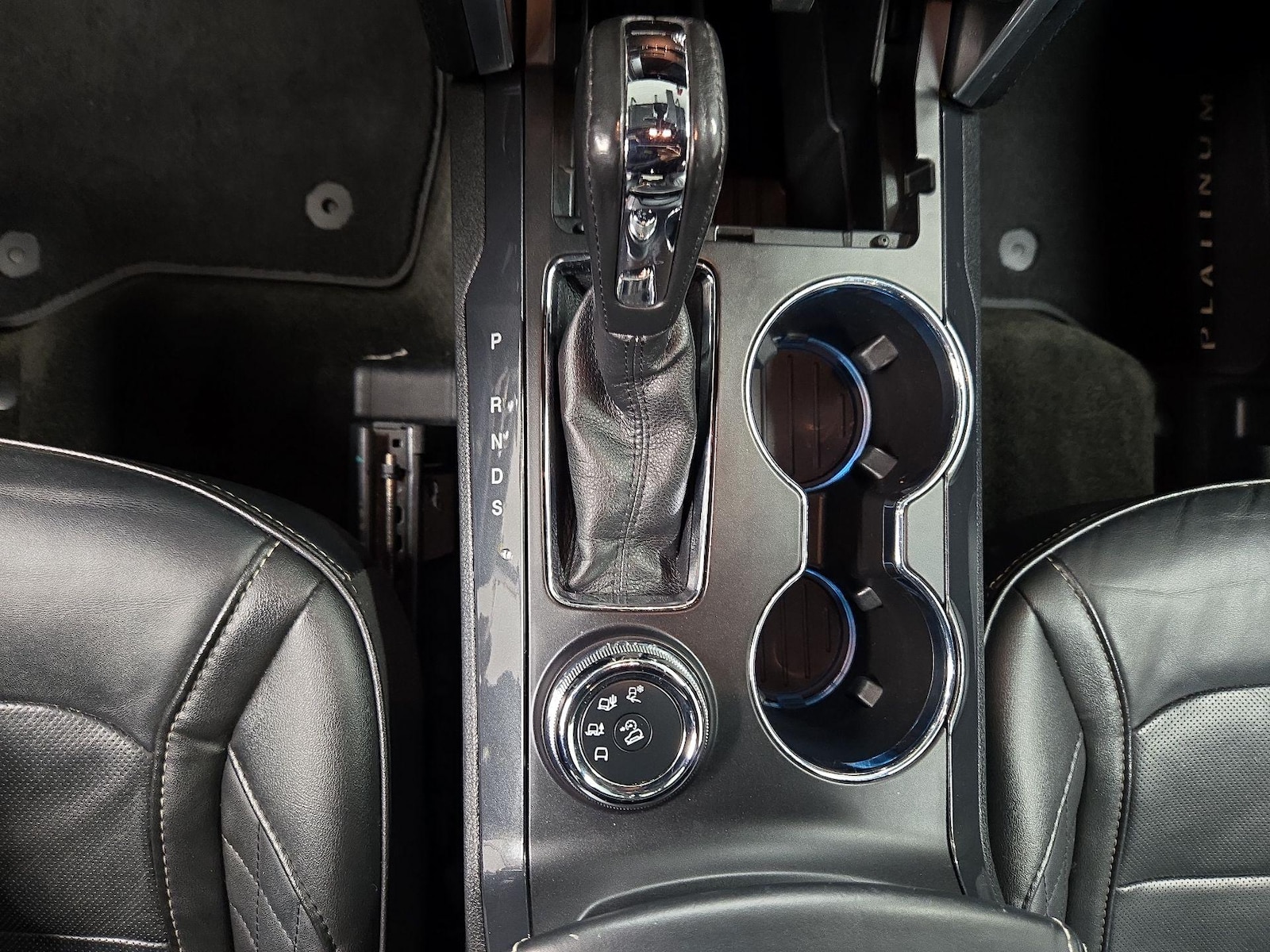2018 Ford Explorer Platinum - Photo 19