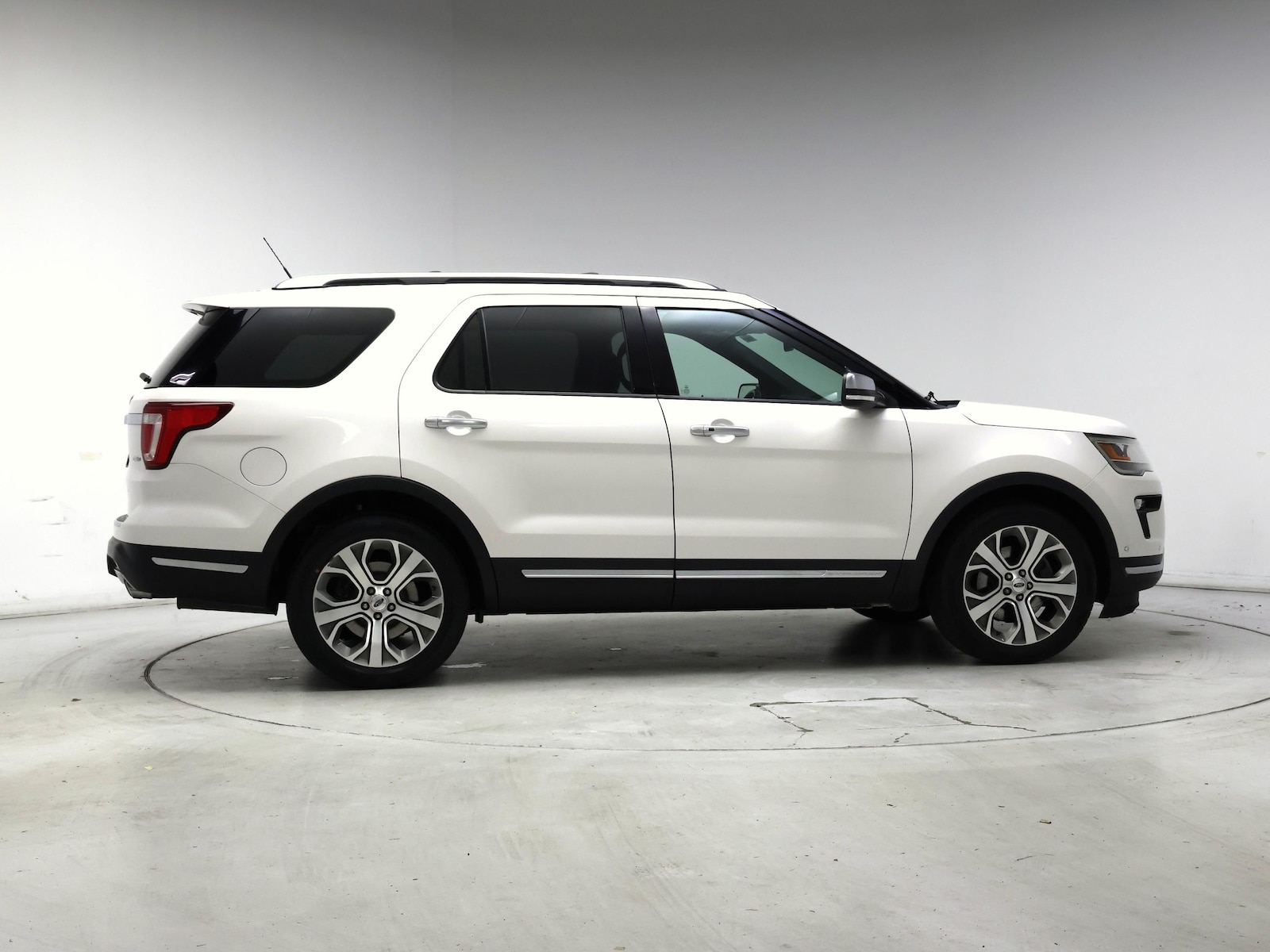 2018 Ford Explorer Platinum - Photo 8