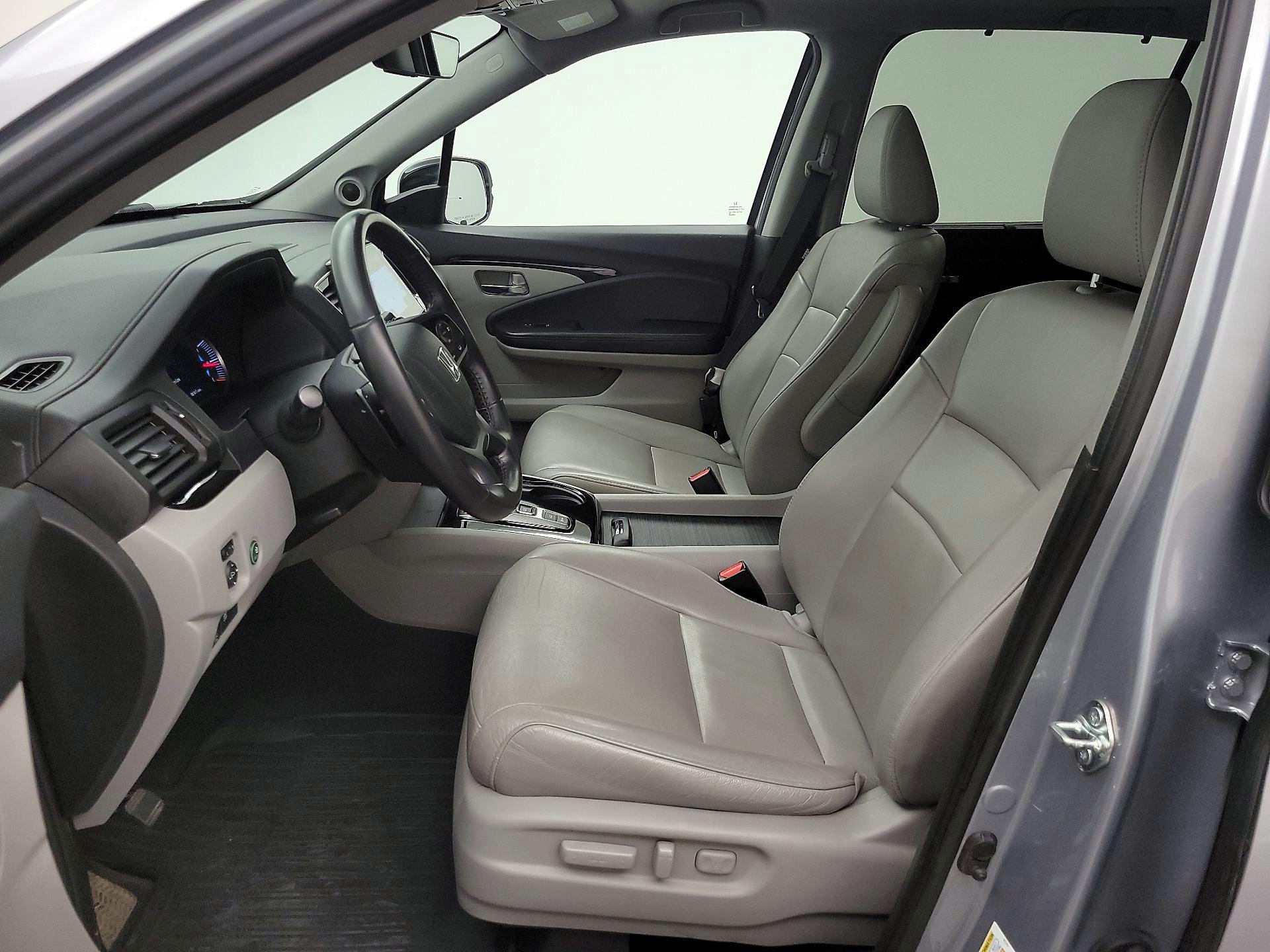 Thumbnail: 2019 Honda Pilot - 11