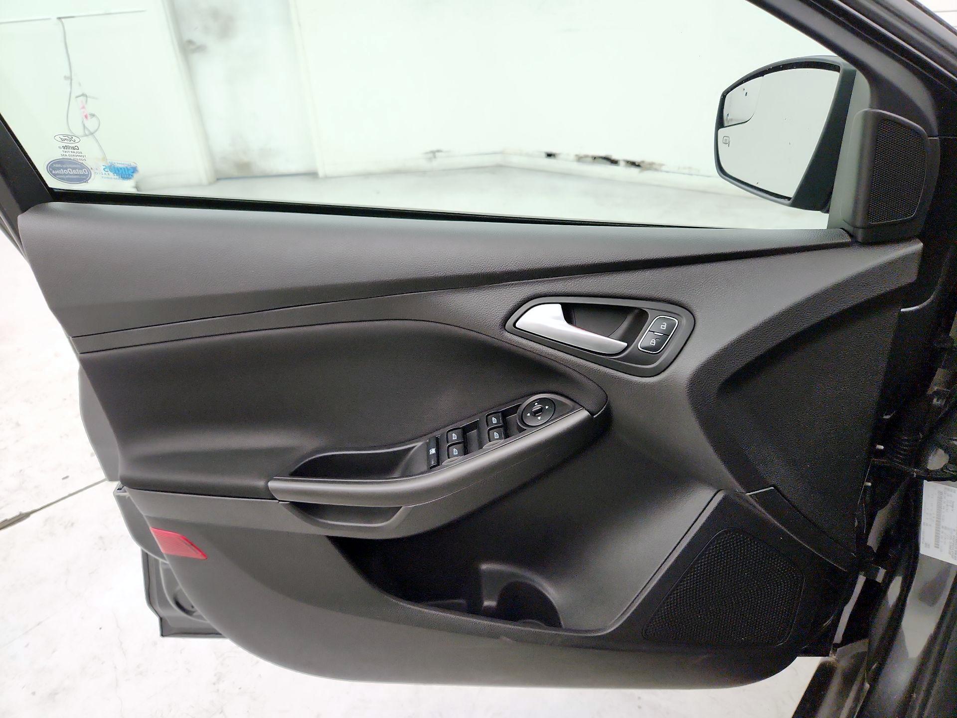 Thumbnail: 2017 Ford Focus - 12