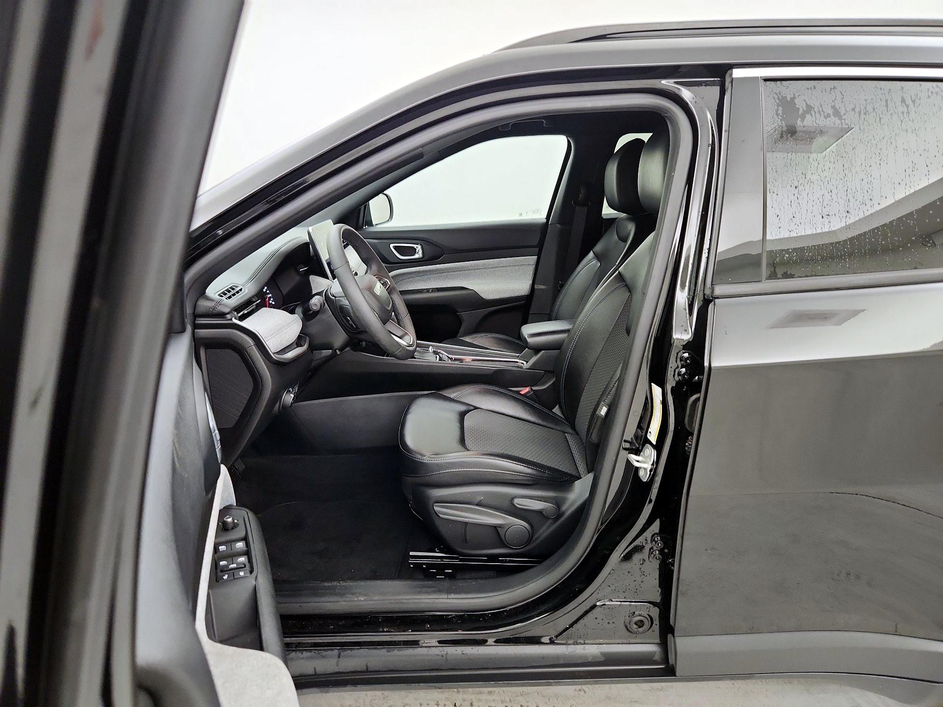 Thumbnail: 2023 Jeep Compass - 11