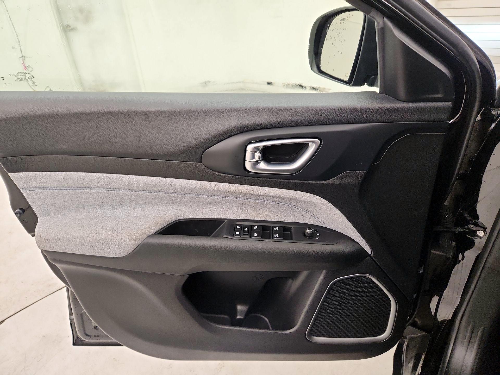 Thumbnail: 2023 Jeep Compass - 12