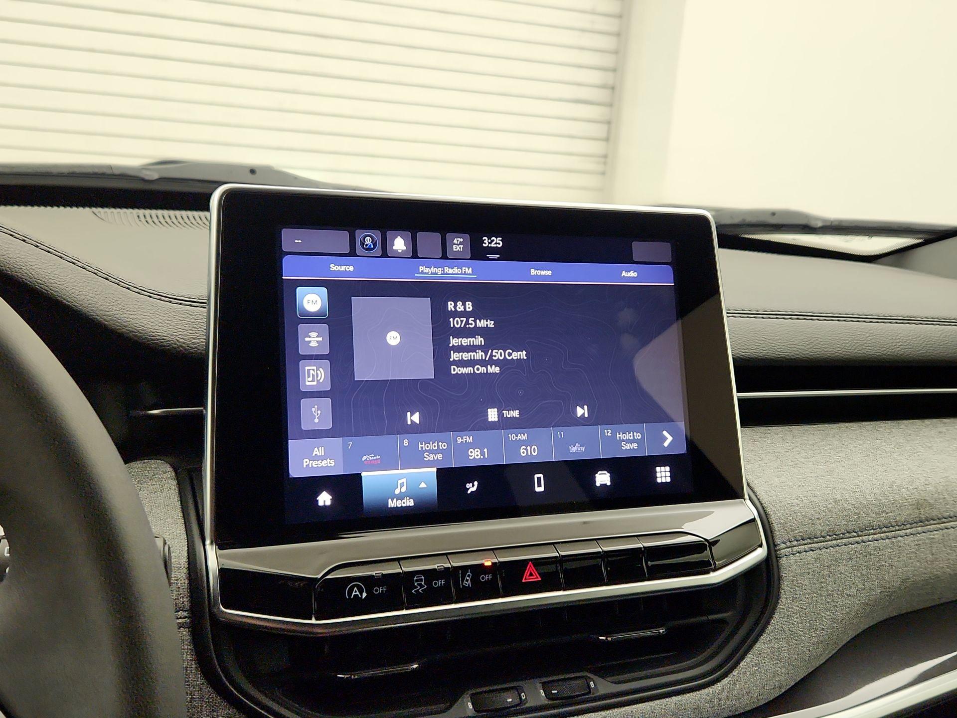 Thumbnail: 2023 Jeep Compass - 15