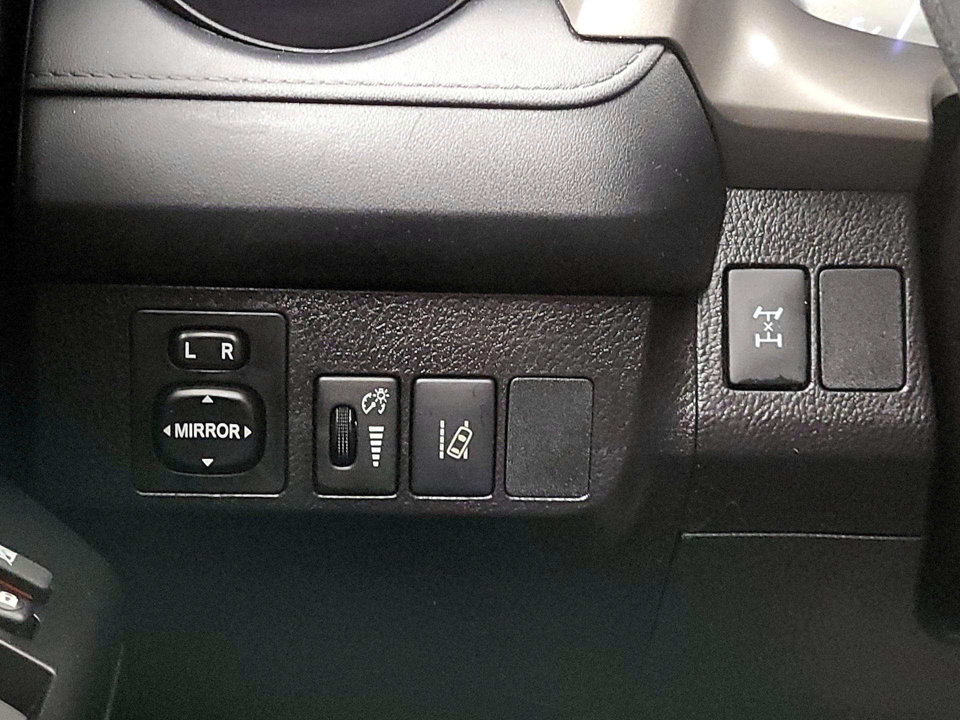 Thumbnail: 2018 Toyota RAV4 - 13