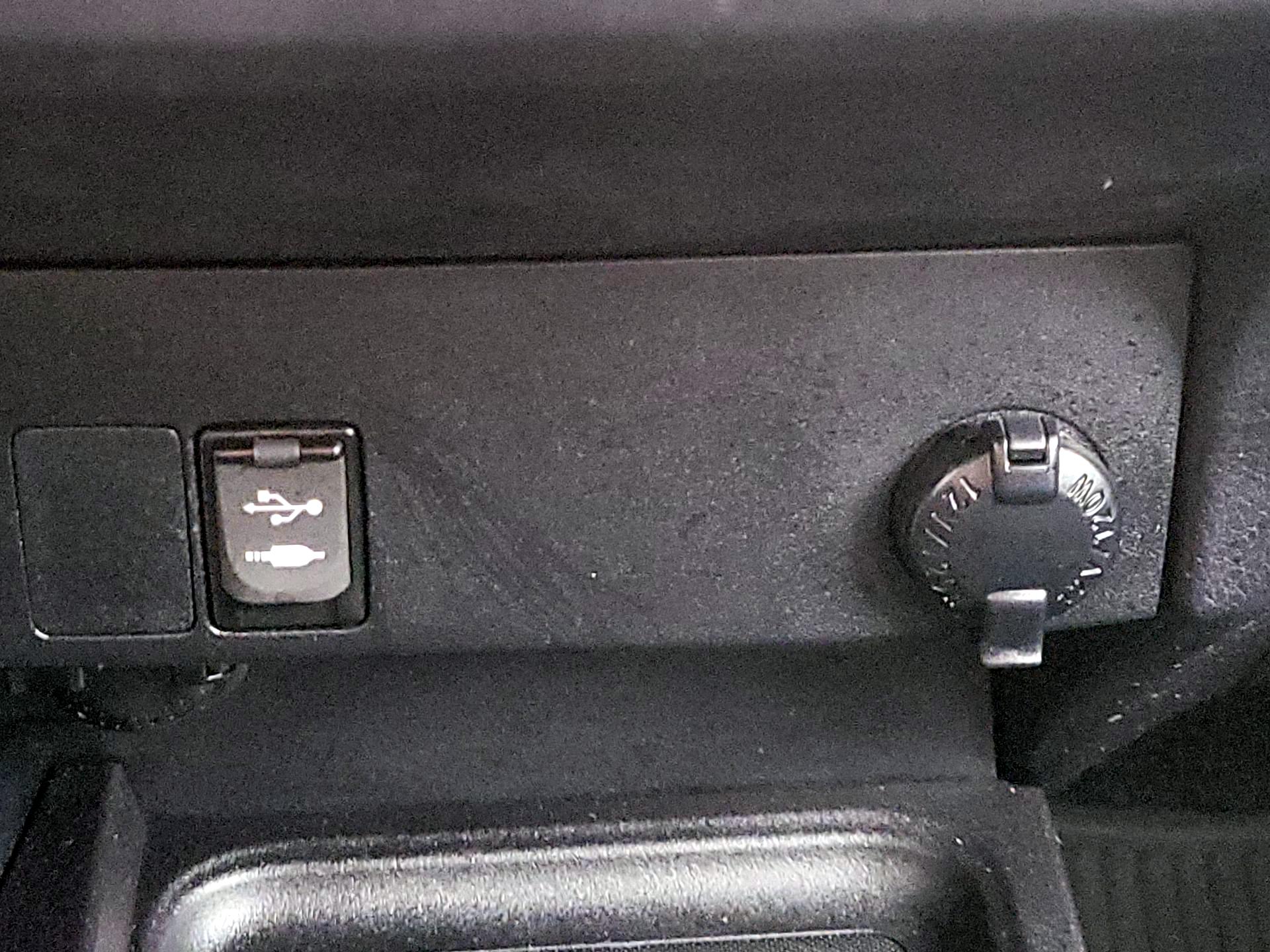 Thumbnail: 2018 Toyota RAV4 - 18