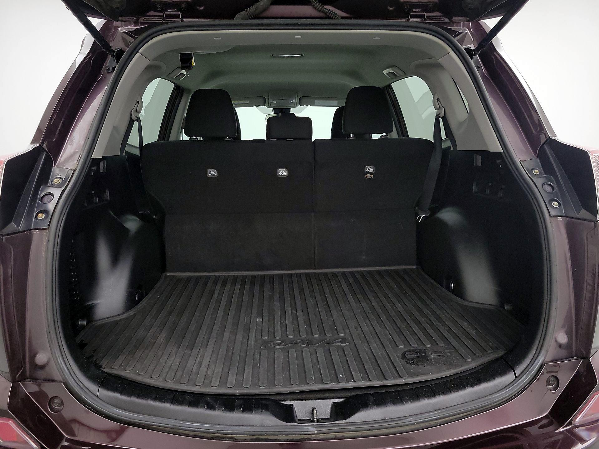 Thumbnail: 2018 Toyota RAV4 - 20