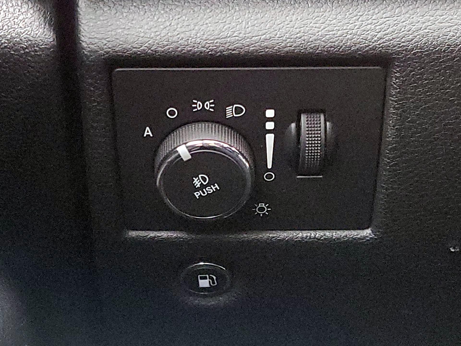 Thumbnail: 2015 Jeep Grand Cherokee - 13