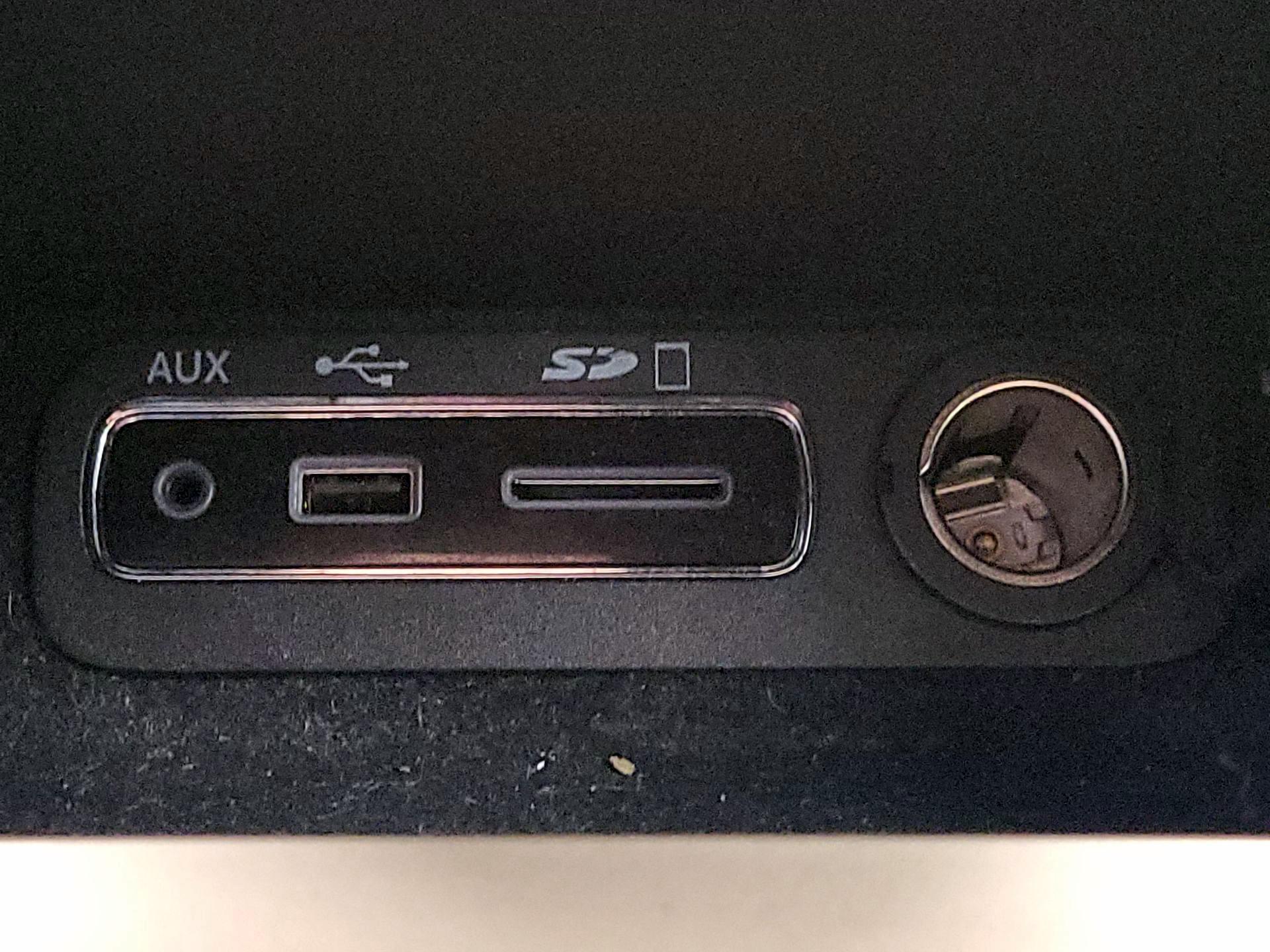 Thumbnail: 2015 Jeep Grand Cherokee - 19