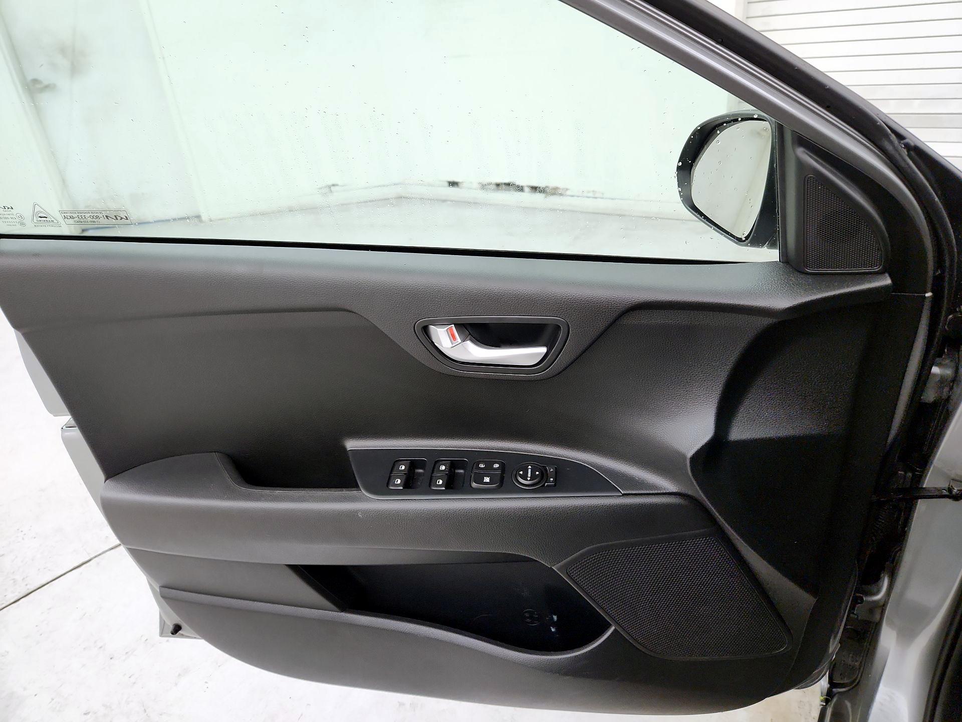 Thumbnail: 2022 Kia Rio - 12