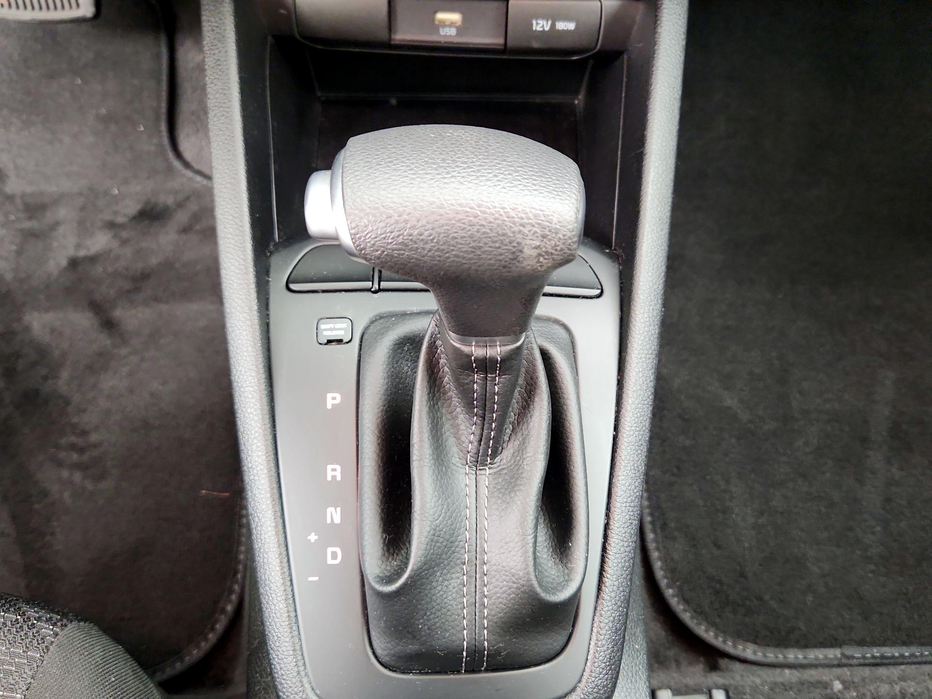 Thumbnail: 2022 Kia Rio - 17