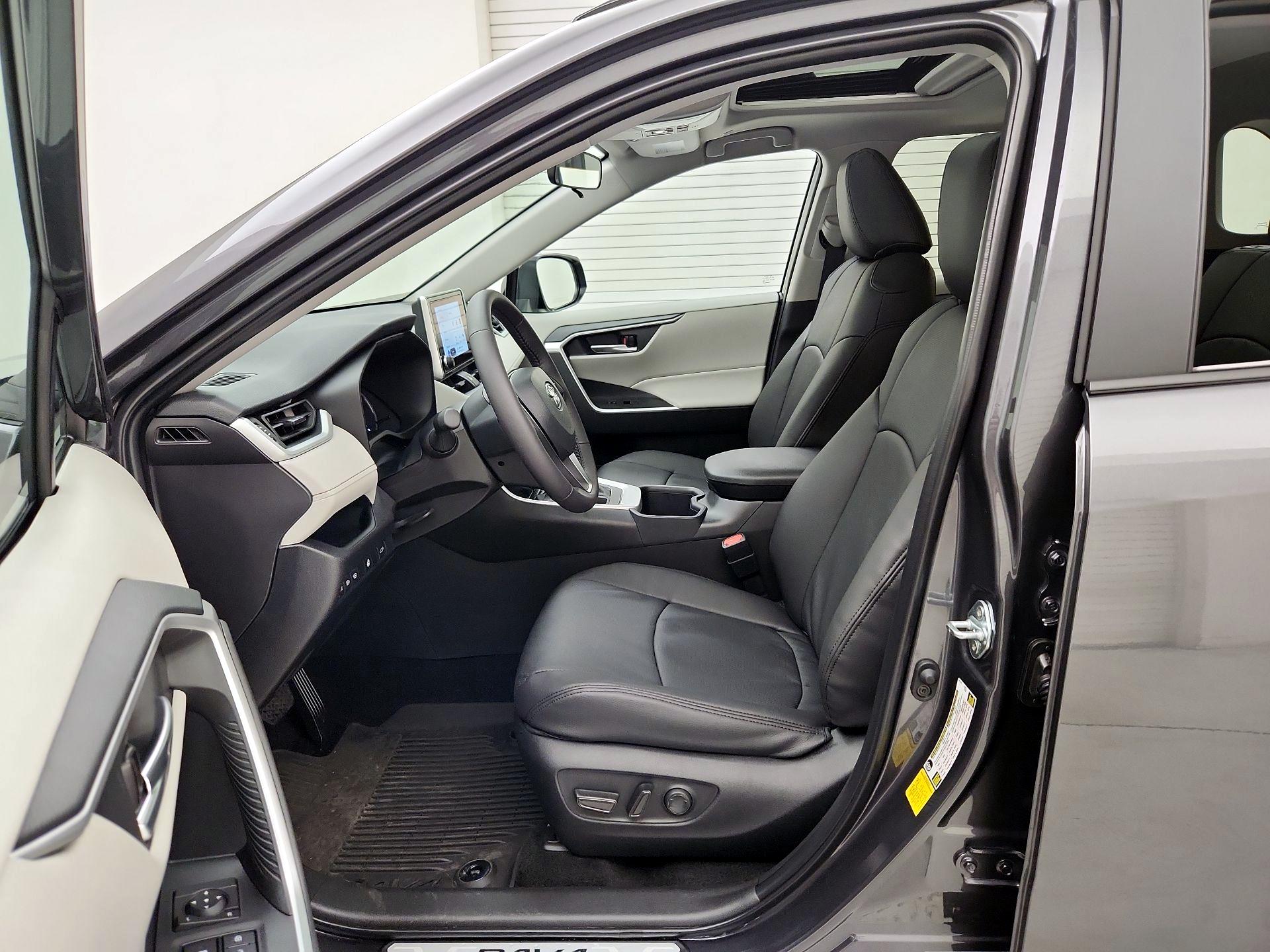 Thumbnail: 2025 Toyota RAV4 - 11