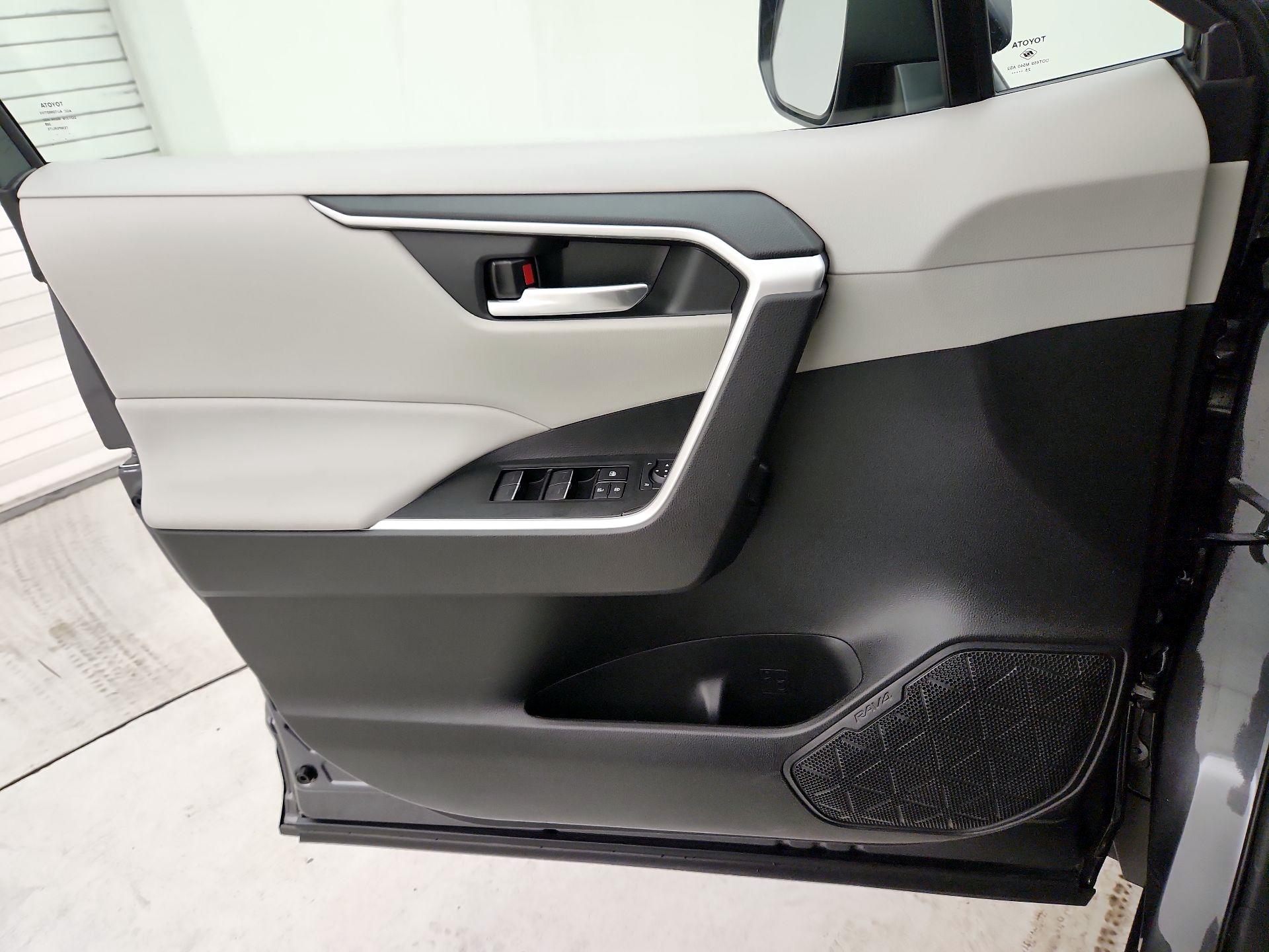 Thumbnail: 2025 Toyota RAV4 - 12