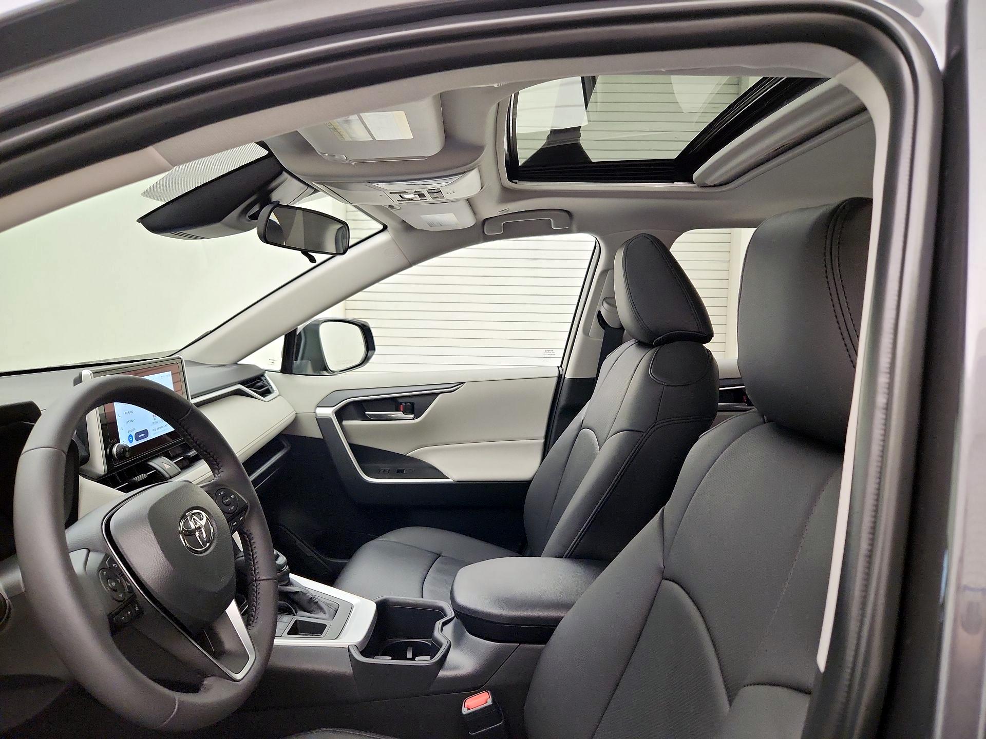 Thumbnail: 2025 Toyota RAV4 - 19