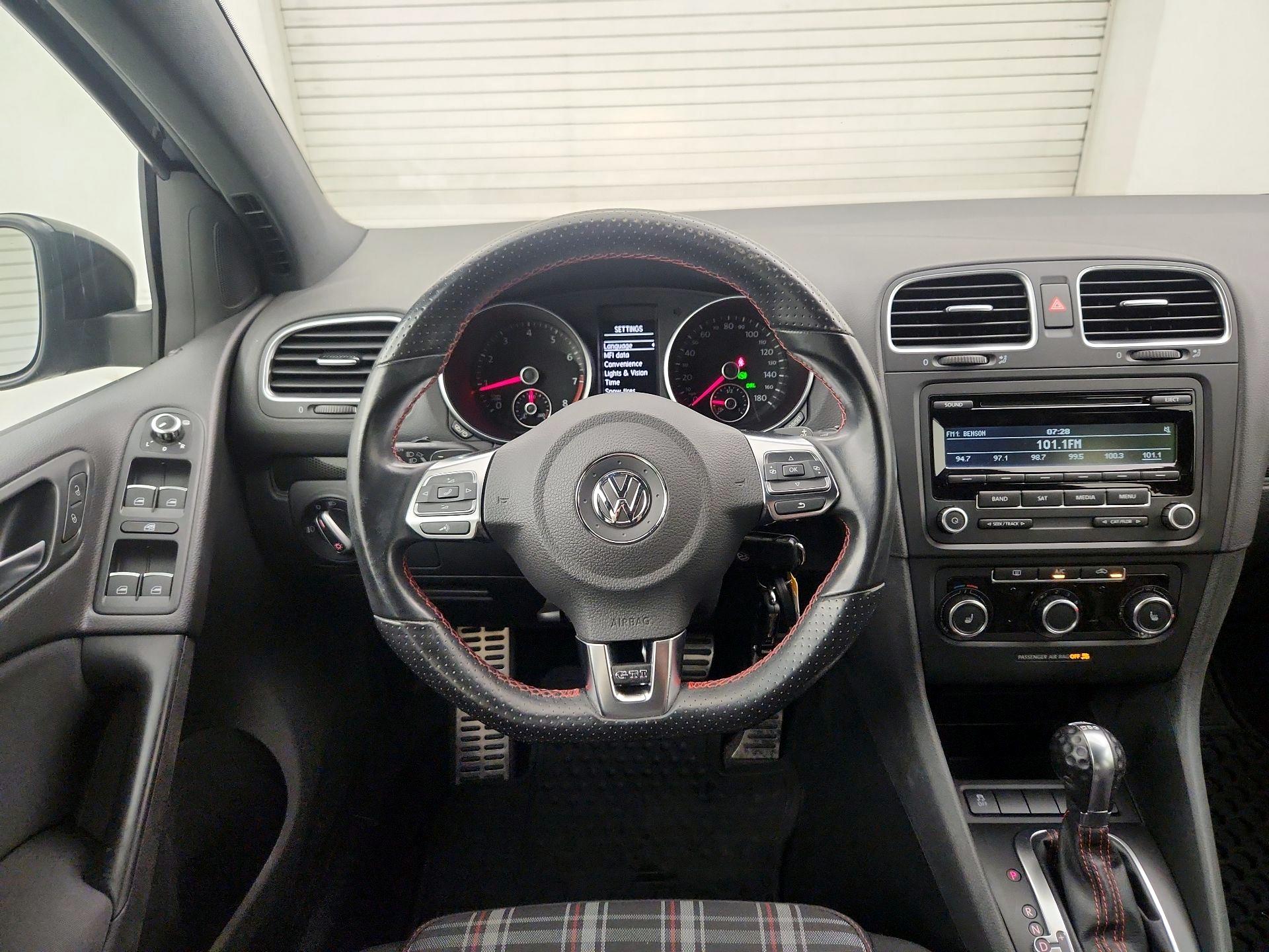 Thumbnail: 2014 Volkswagen Golf - 10