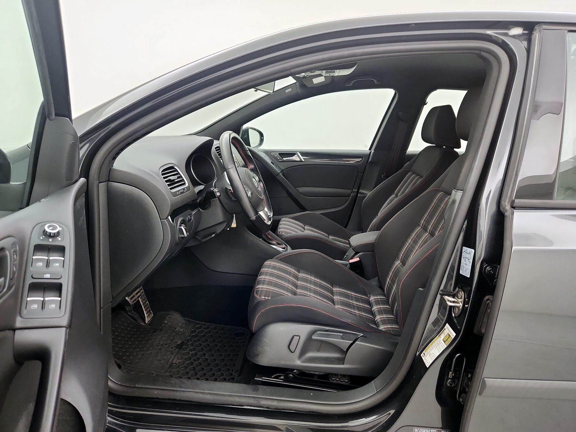 Thumbnail: 2014 Volkswagen Golf - 11