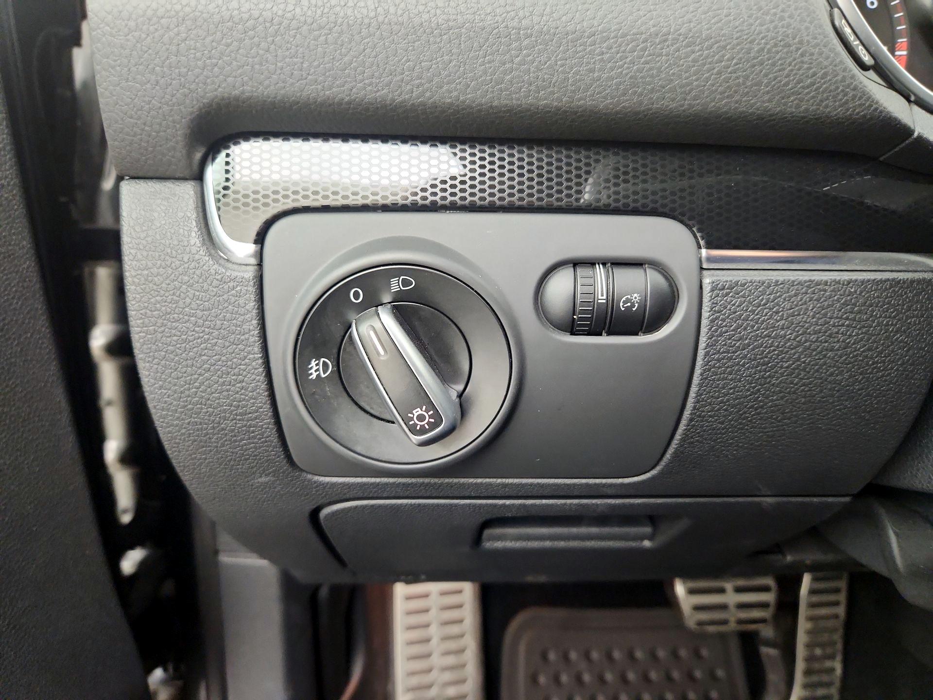 Thumbnail: 2014 Volkswagen Golf - 13
