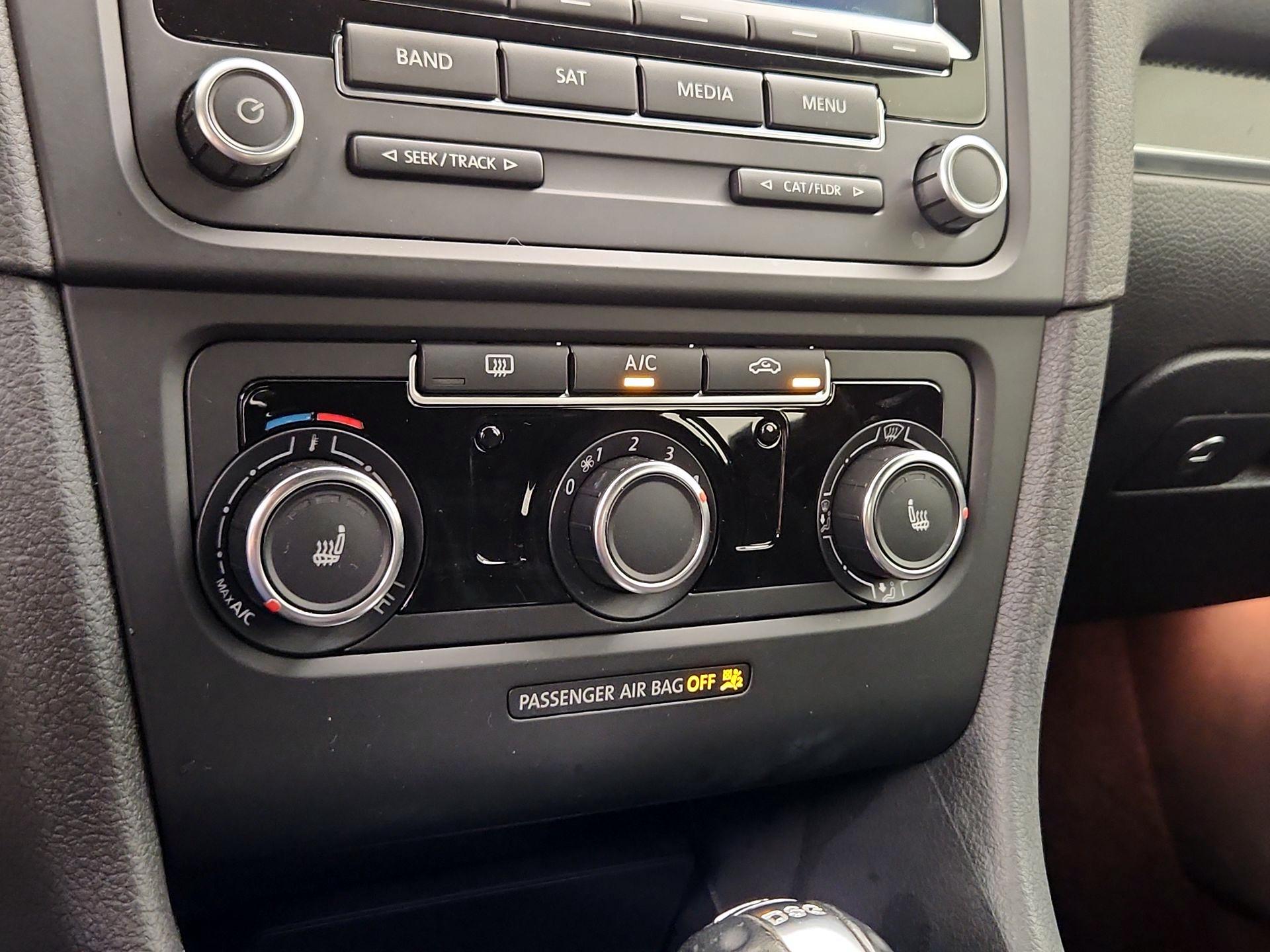 Thumbnail: 2014 Volkswagen Golf - 15