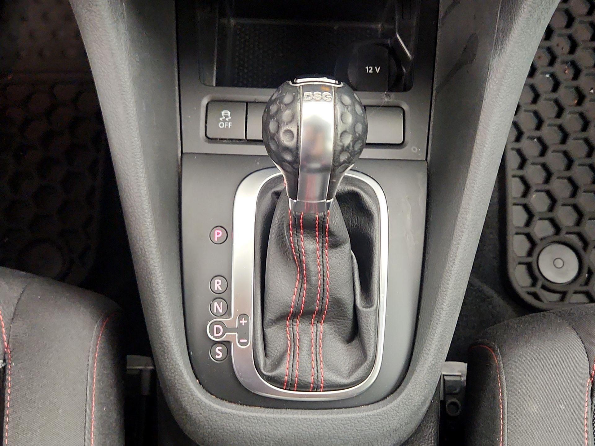Thumbnail: 2014 Volkswagen Golf - 16