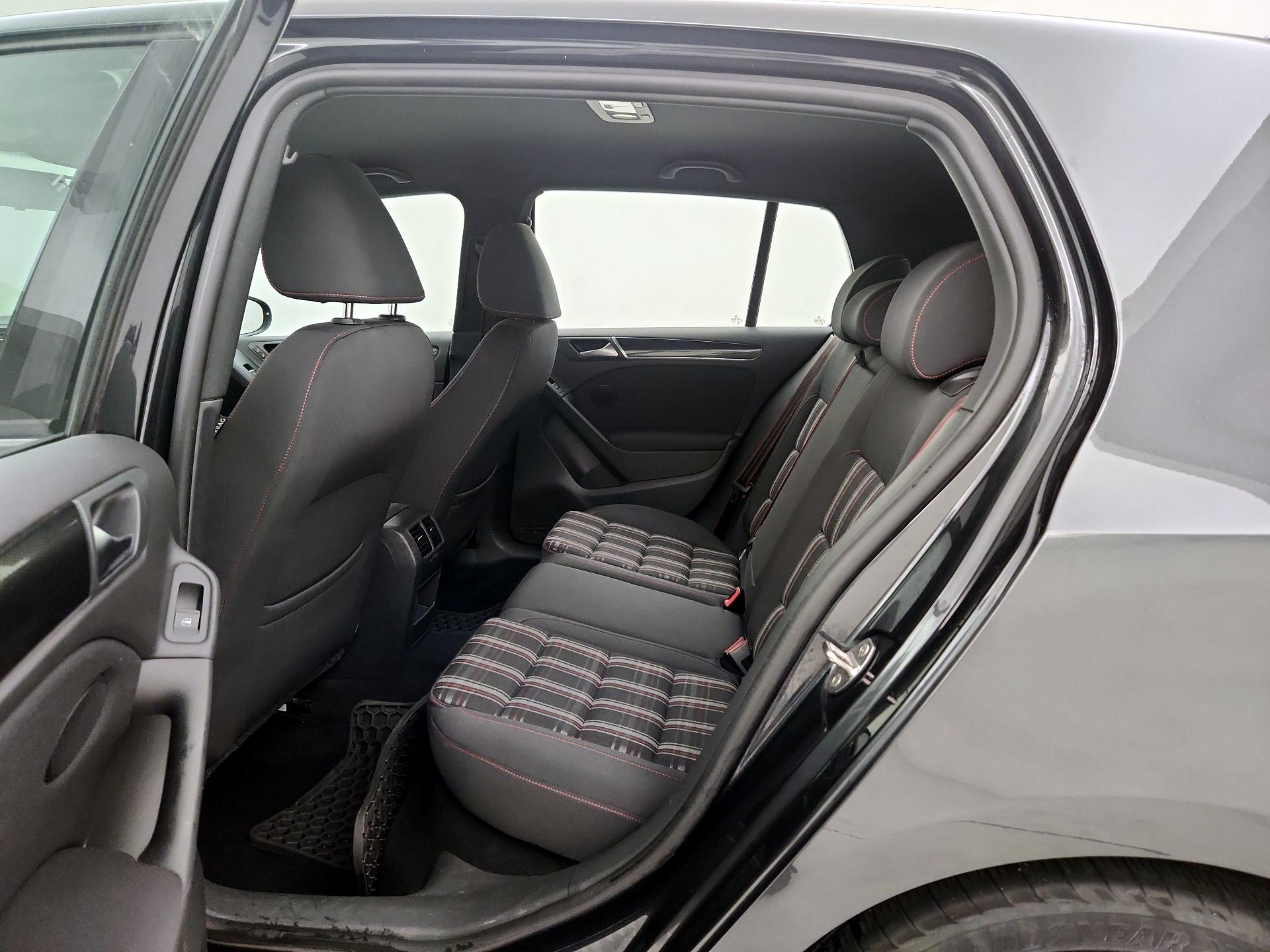 Thumbnail: 2014 Volkswagen Golf - 18