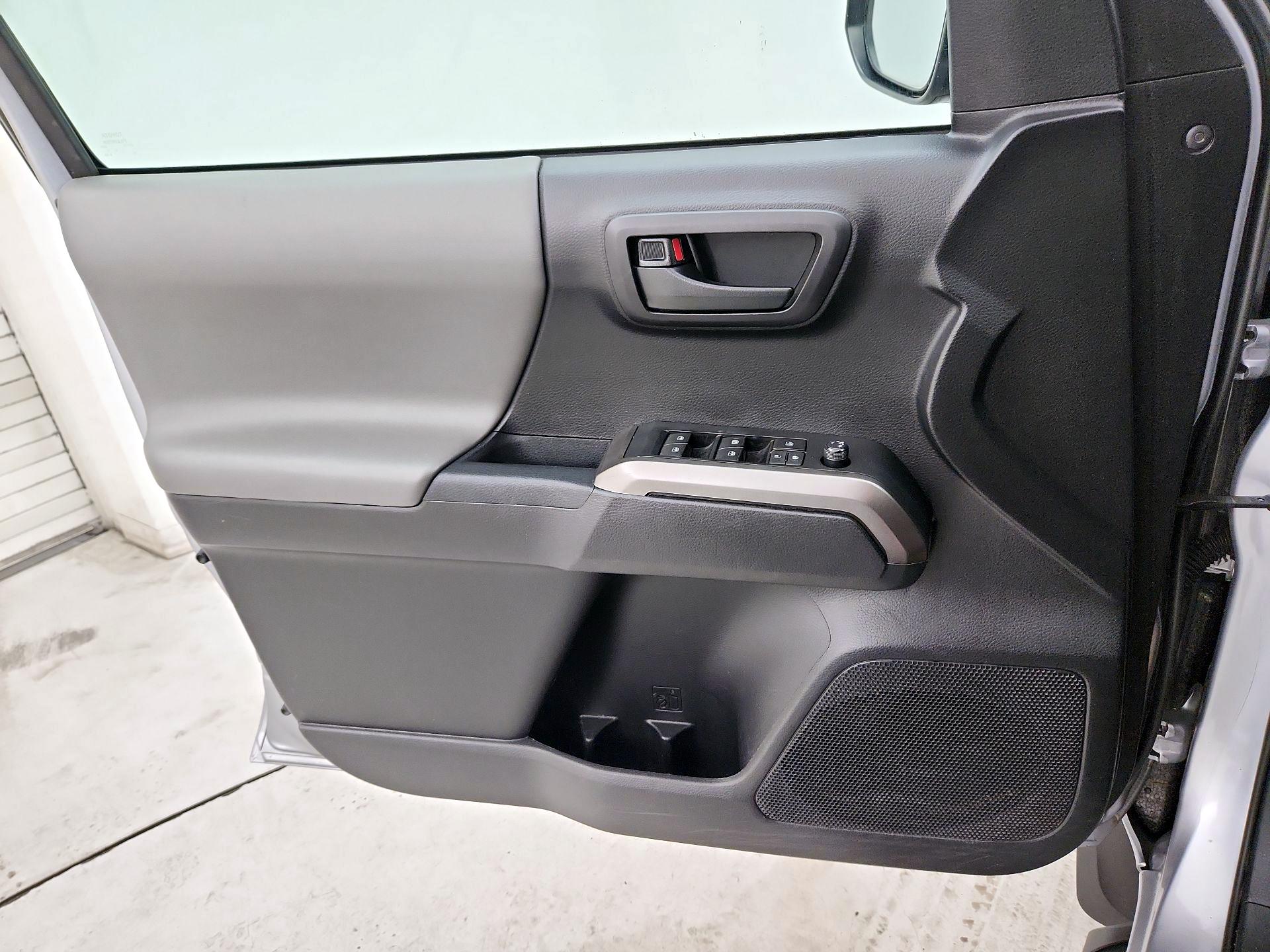 Thumbnail: 2020 Toyota Tacoma - 12