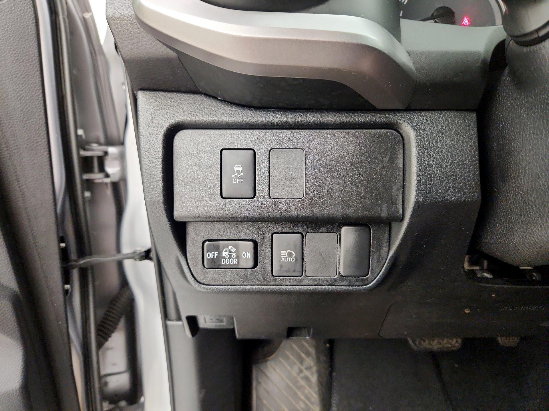 Thumbnail: 2020 Toyota Tacoma - 13