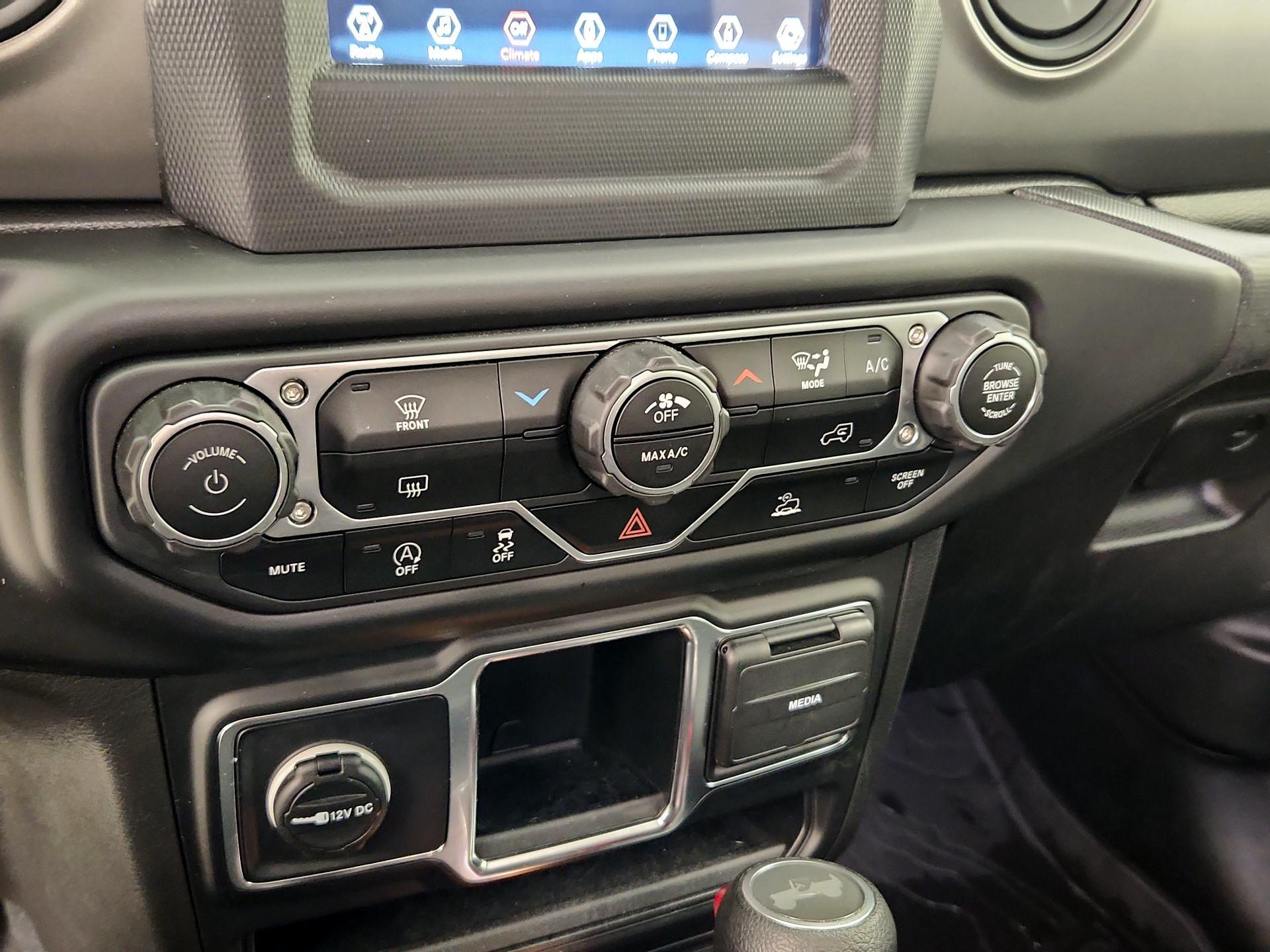 Thumbnail: 2022 Jeep Wrangler - 16