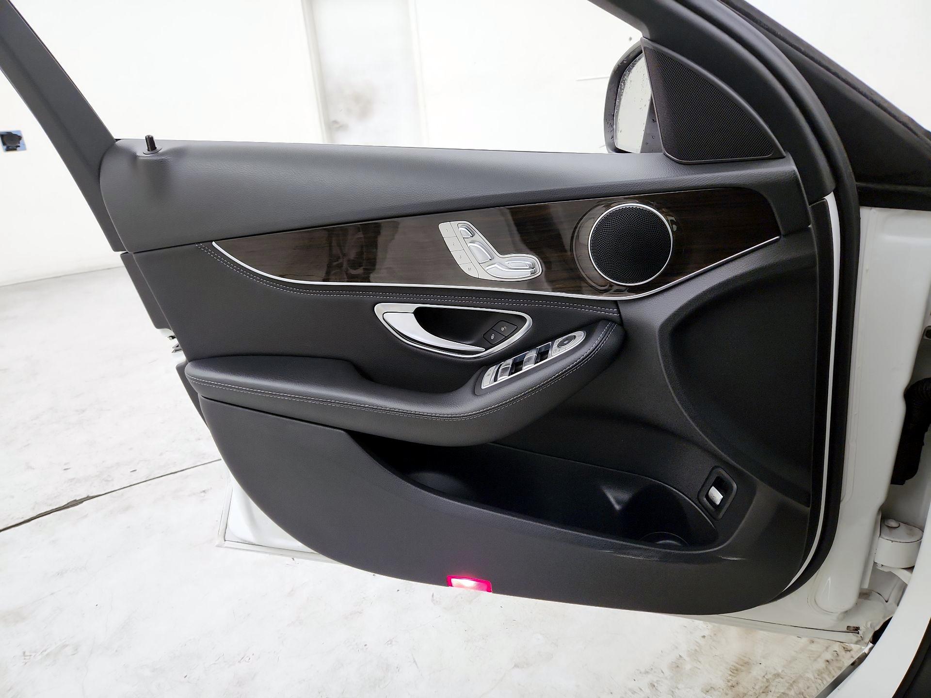 Thumbnail: 2015 Mercedes-Benz C-Class - 12